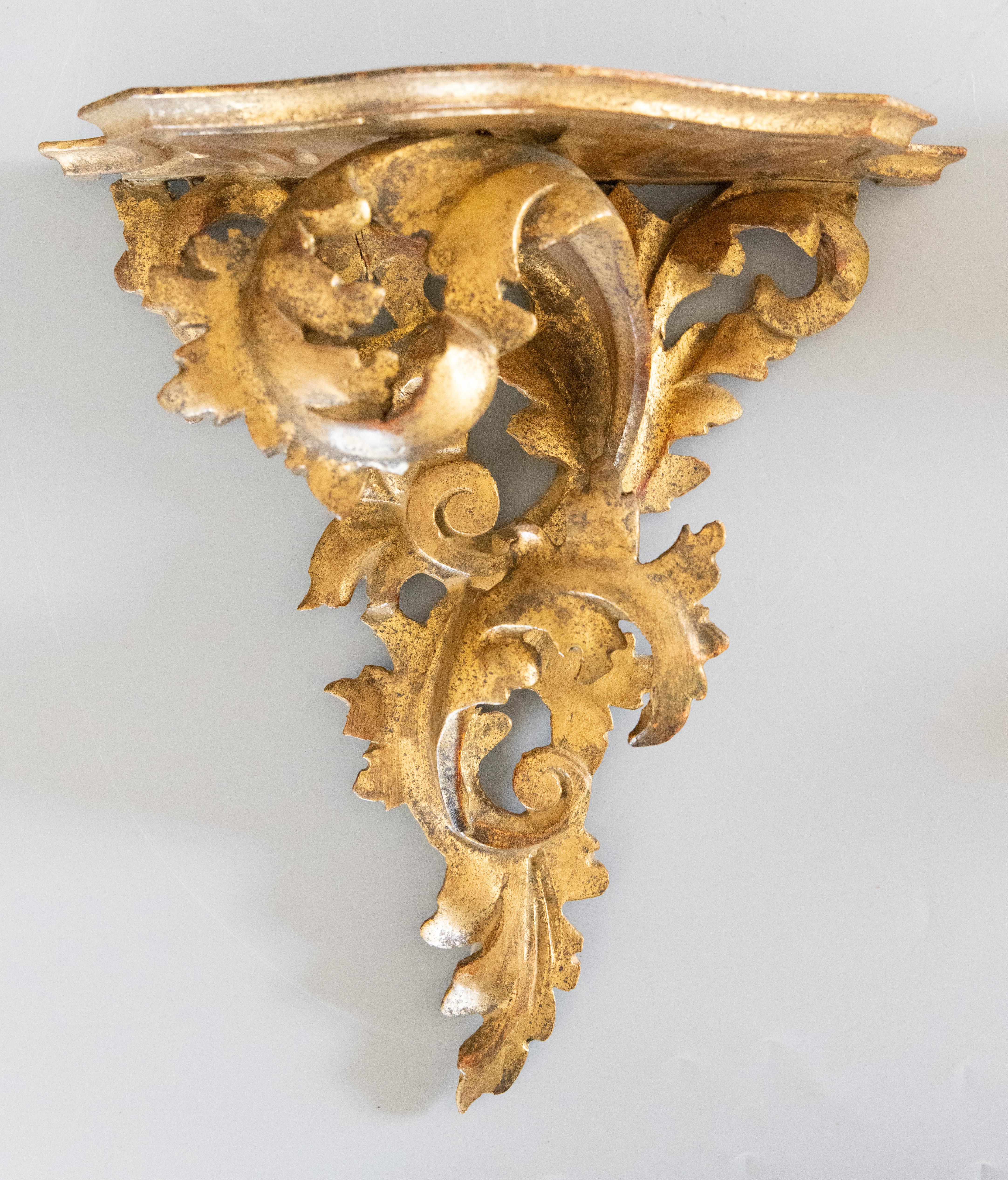 Pair of Mid-Century Italian Rococo Style Carved Giltwood Wall Brackets  For Sale 1