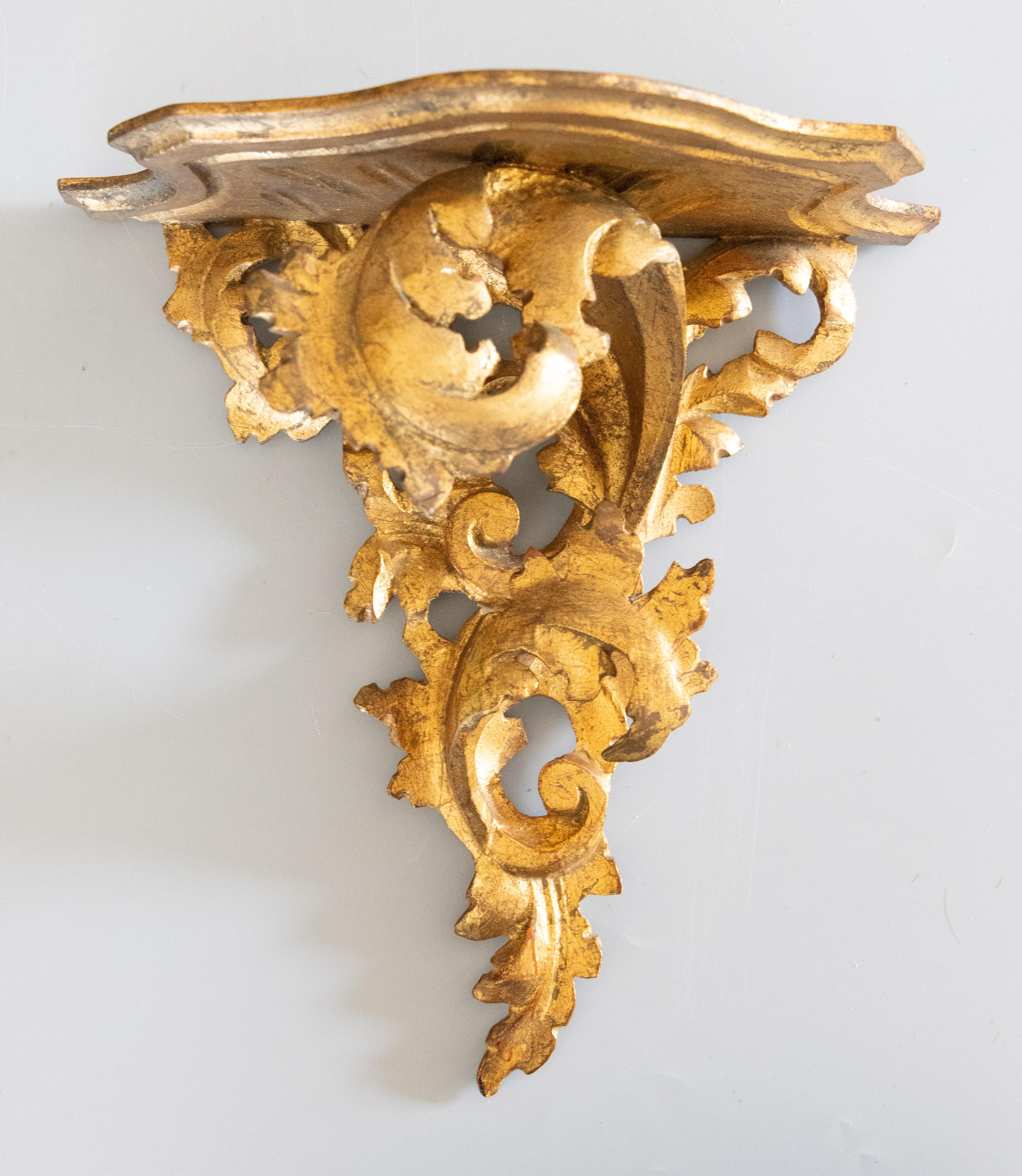 Pair of Mid-Century Italian Rococo Style Carved Giltwood Wall Brackets  For Sale 2
