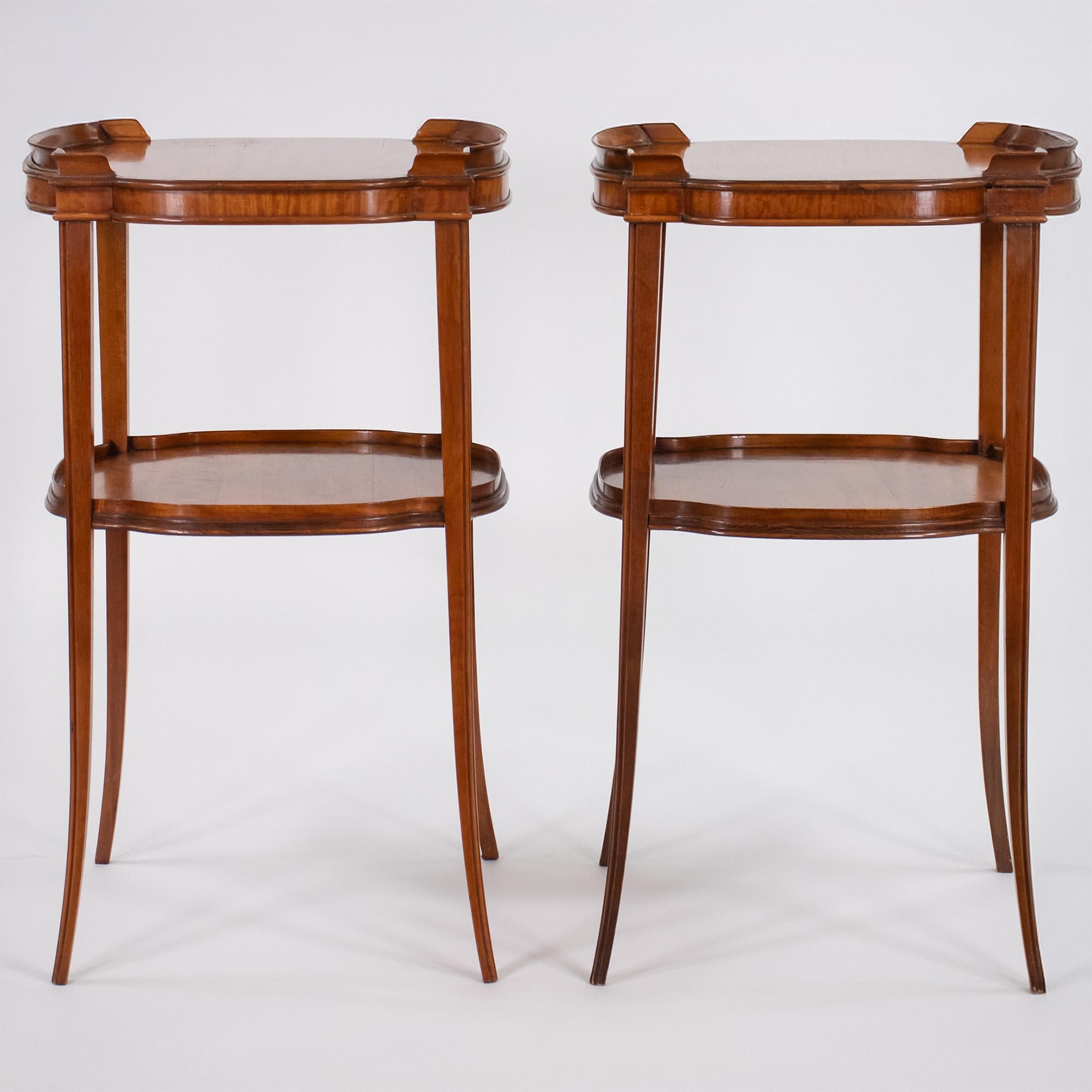 Pair of Mid-Century Italian Satinwood Veneered End Tables In Good Condition For Sale In Chicago, IL