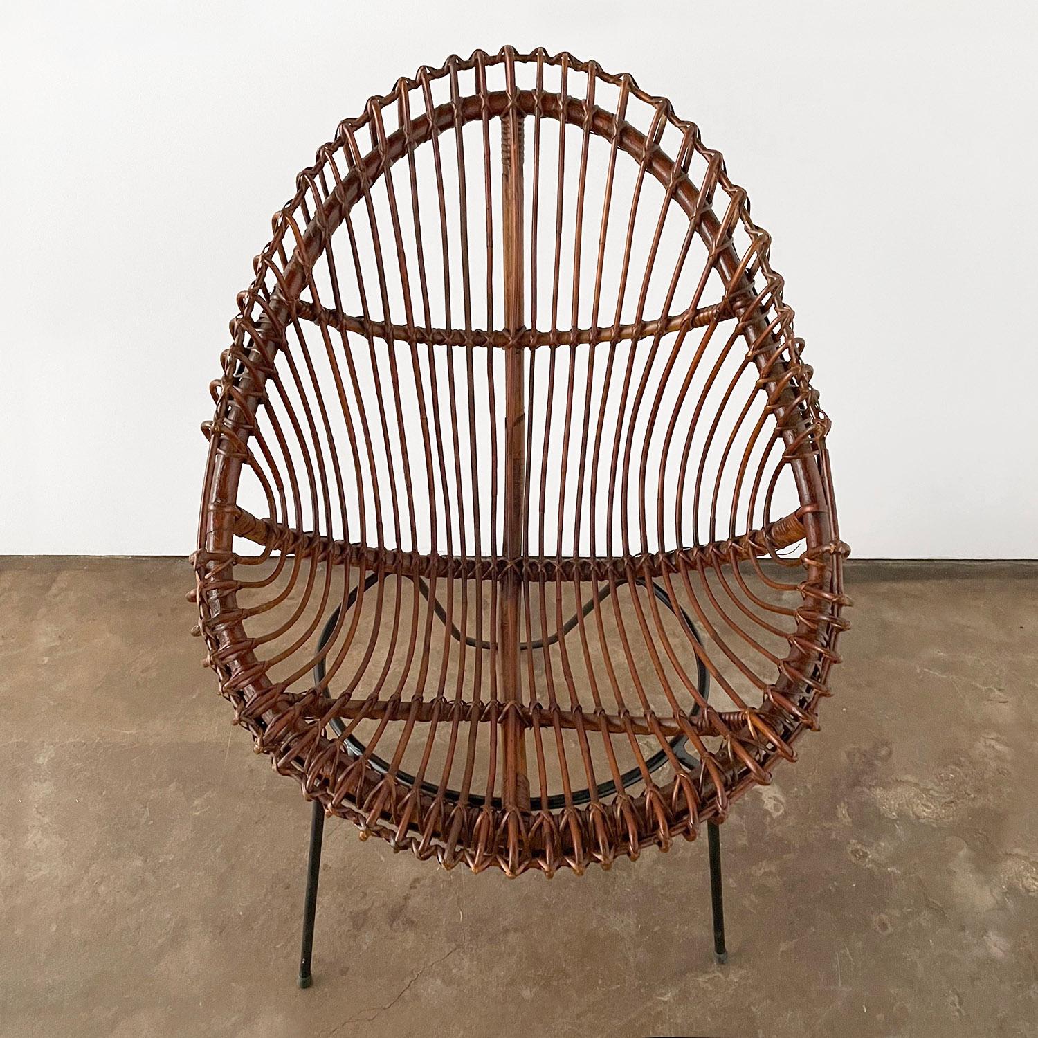 Hand-Woven Pair of Mid Century Italian Sculpted Rattan & Iron Chairs  For Sale