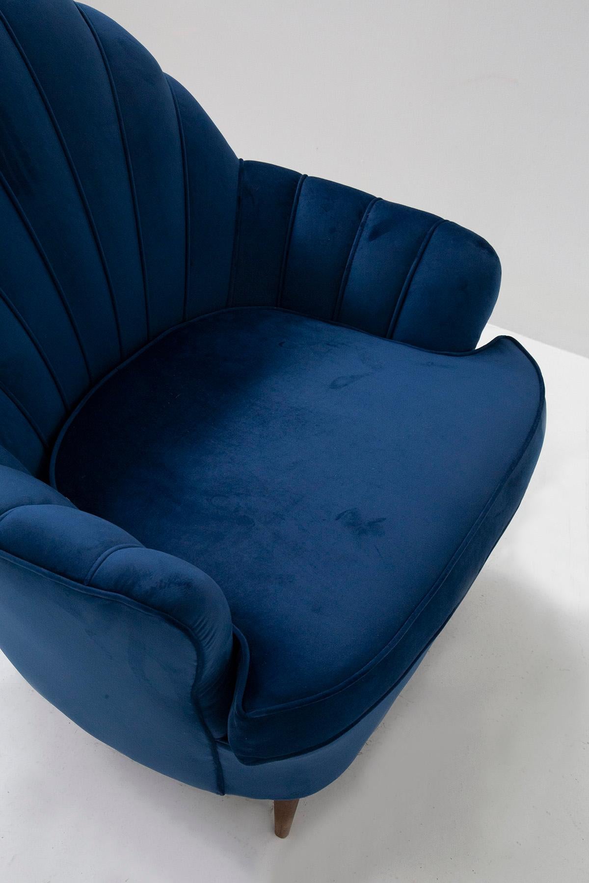 Pair of Midcentury Italian Shell Chairs in Blue Velvet 5