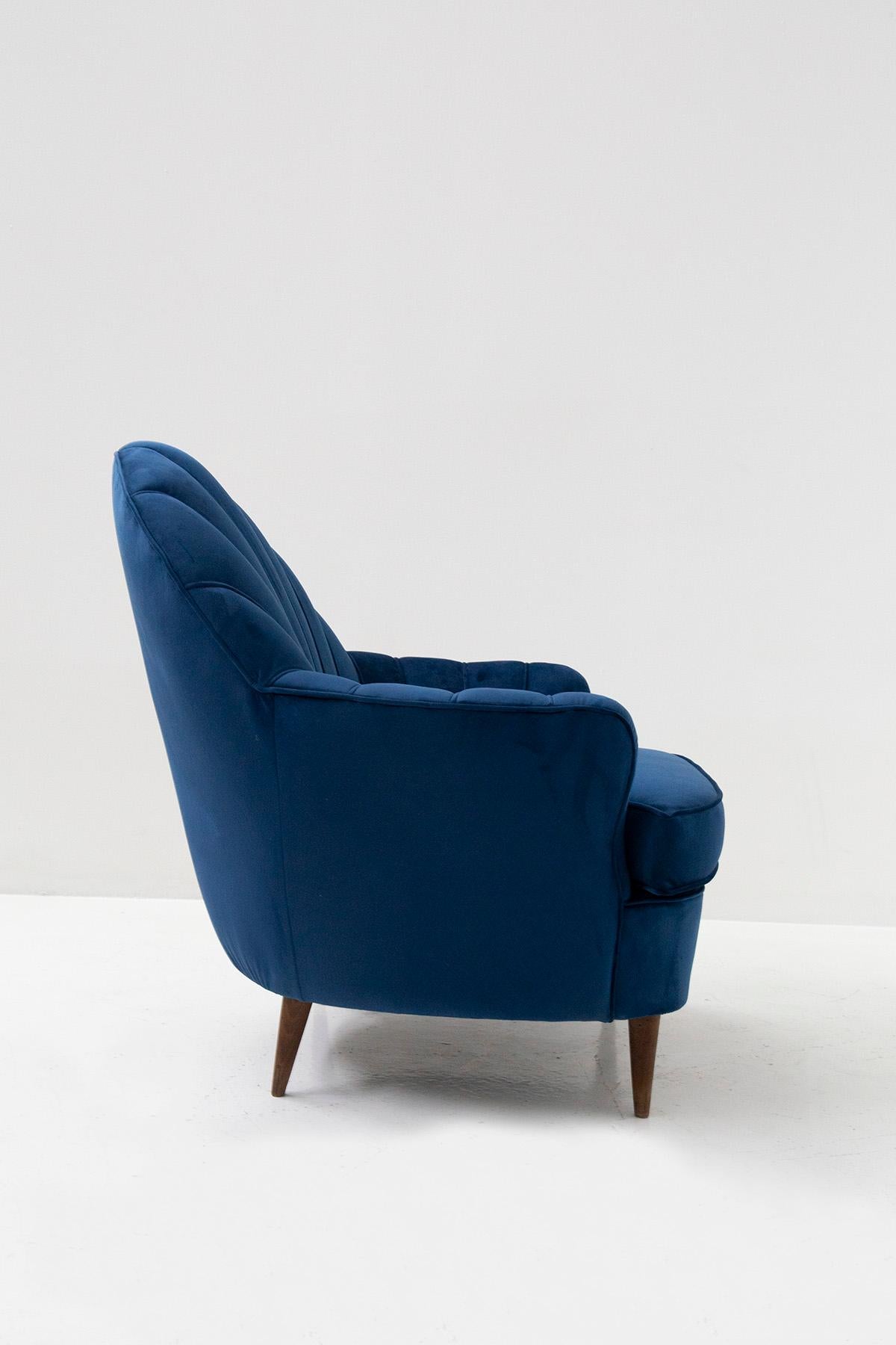 Pair of Midcentury Italian Shell Chairs in Blue Velvet 8