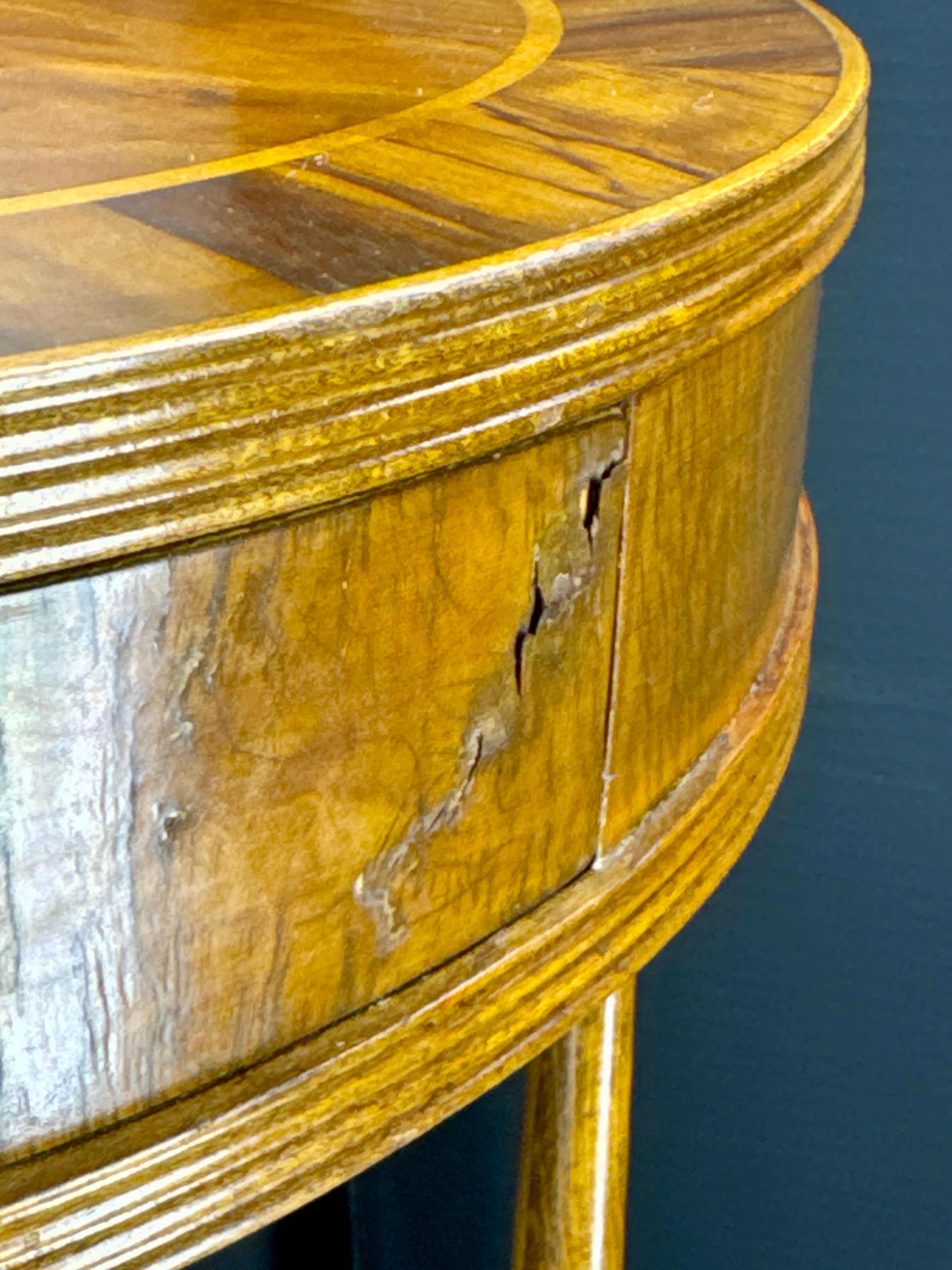 Pair of Mid-Century Italian Side End Lamp Tables en vente 3