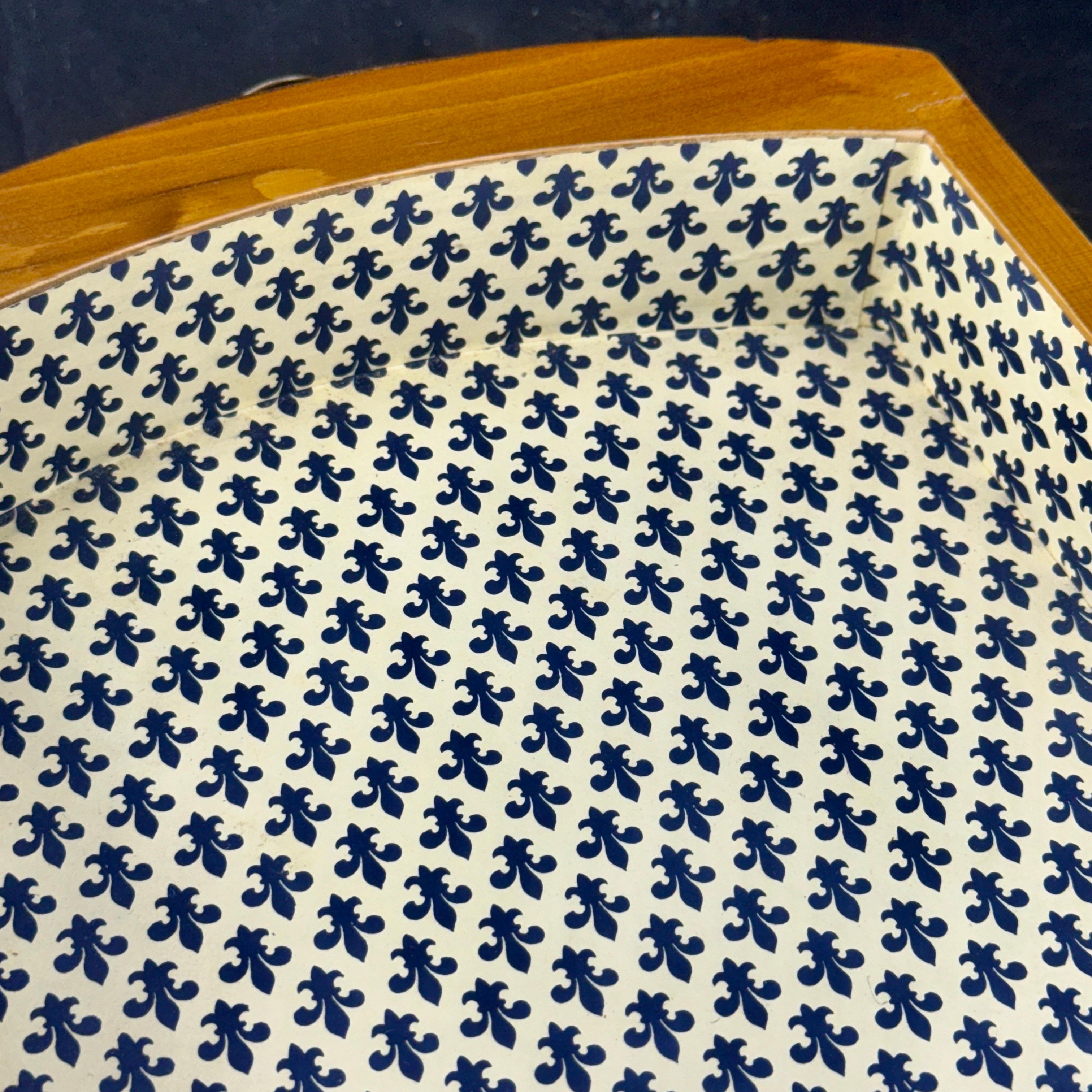 Pair of Mid-Century Italian Side End Lamp Tables en vente 8