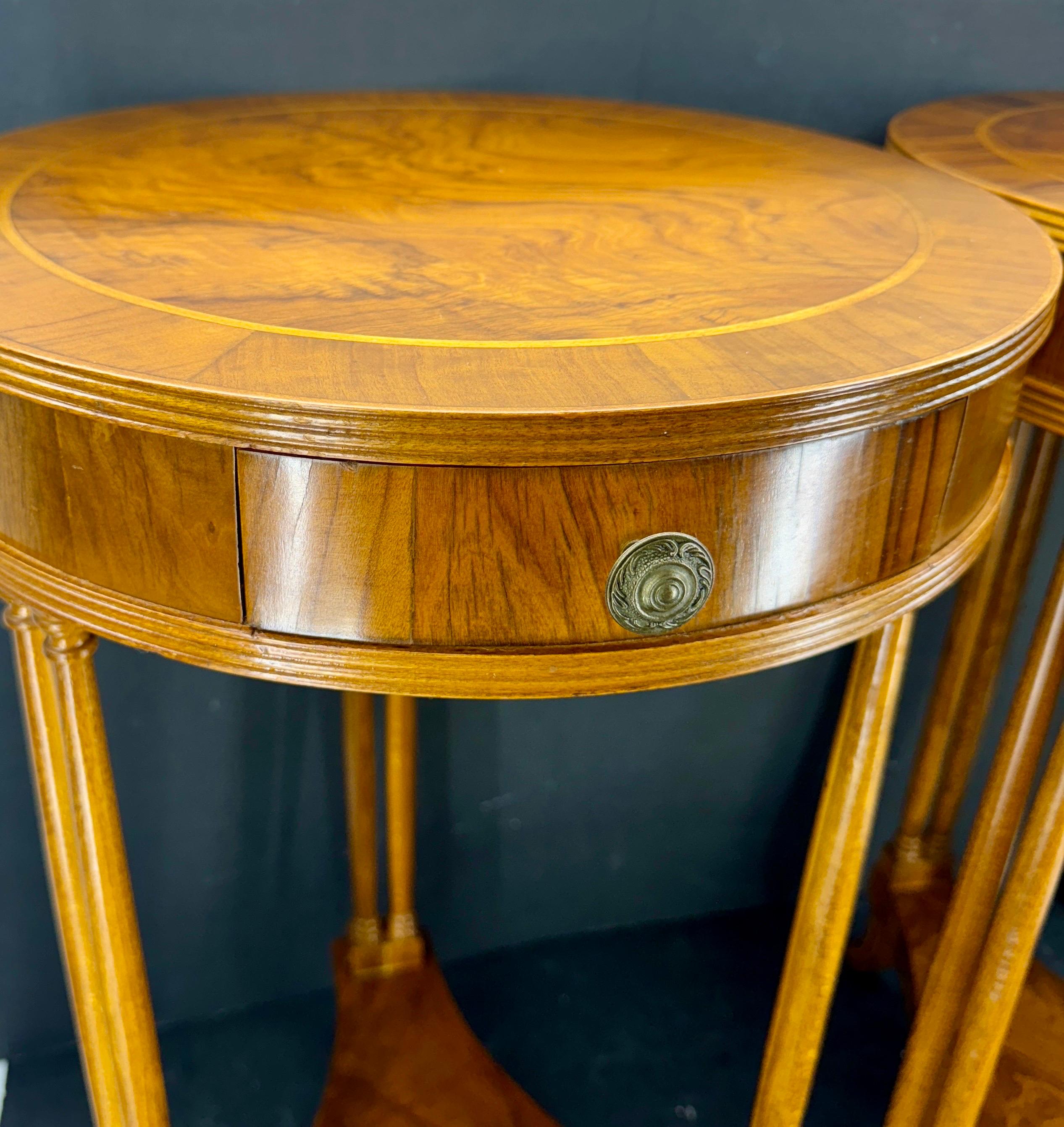 Mid-Century Modern Pair of Mid-Century Italian Side End Lamp Tables en vente