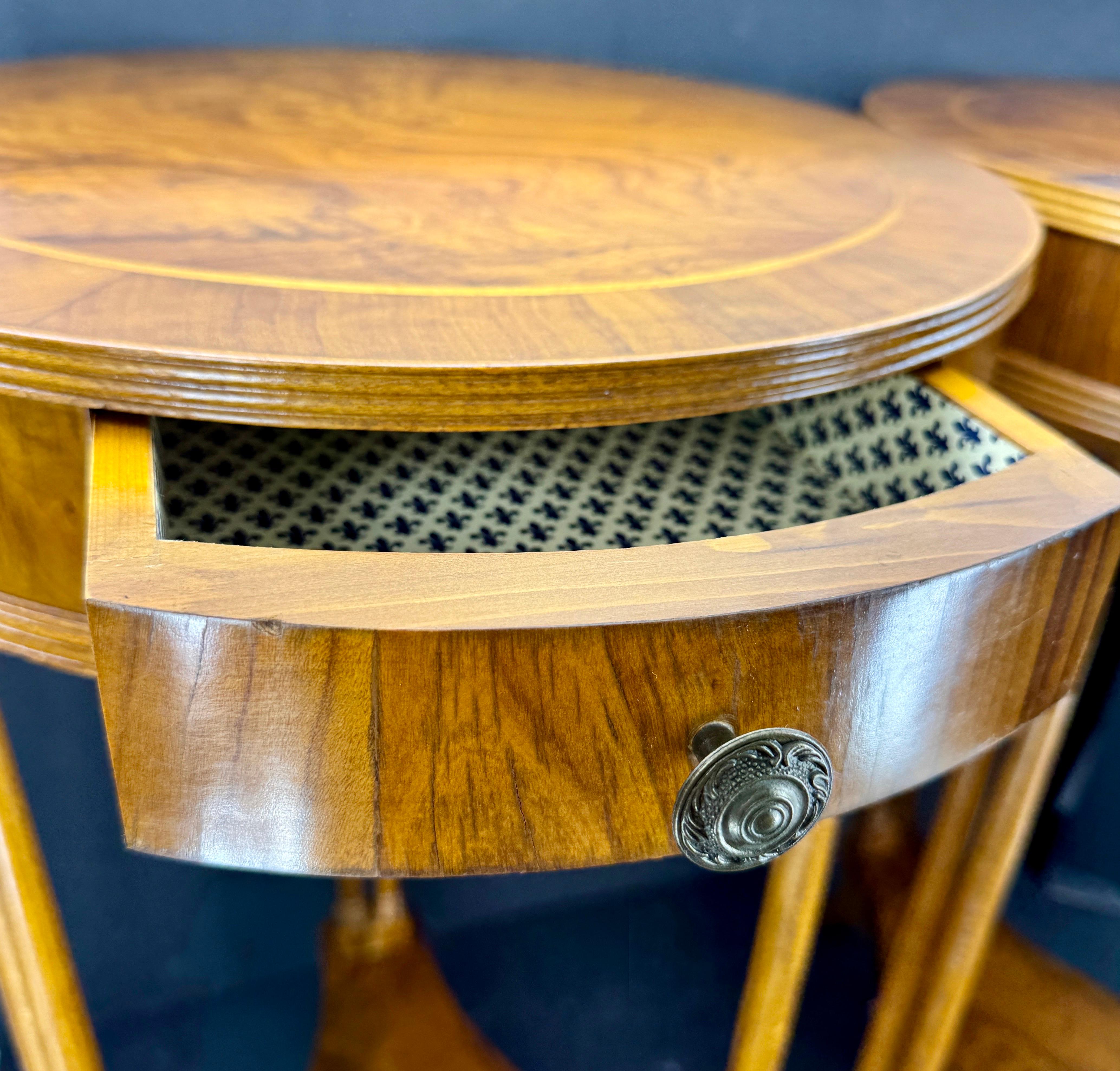 20ième siècle Pair of Mid-Century Italian Side End Lamp Tables en vente