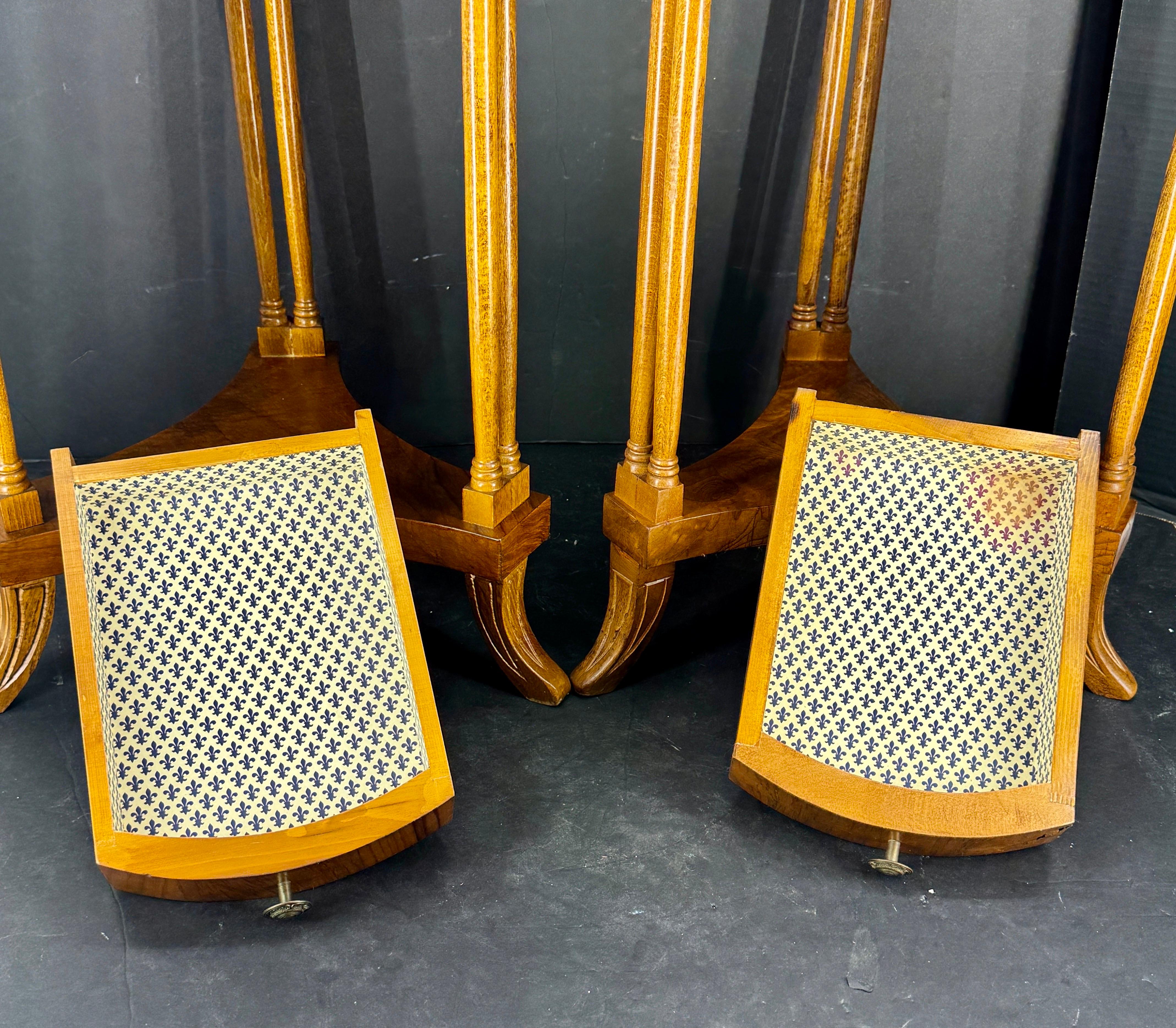 Bois Pair of Mid-Century Italian Side End Lamp Tables en vente