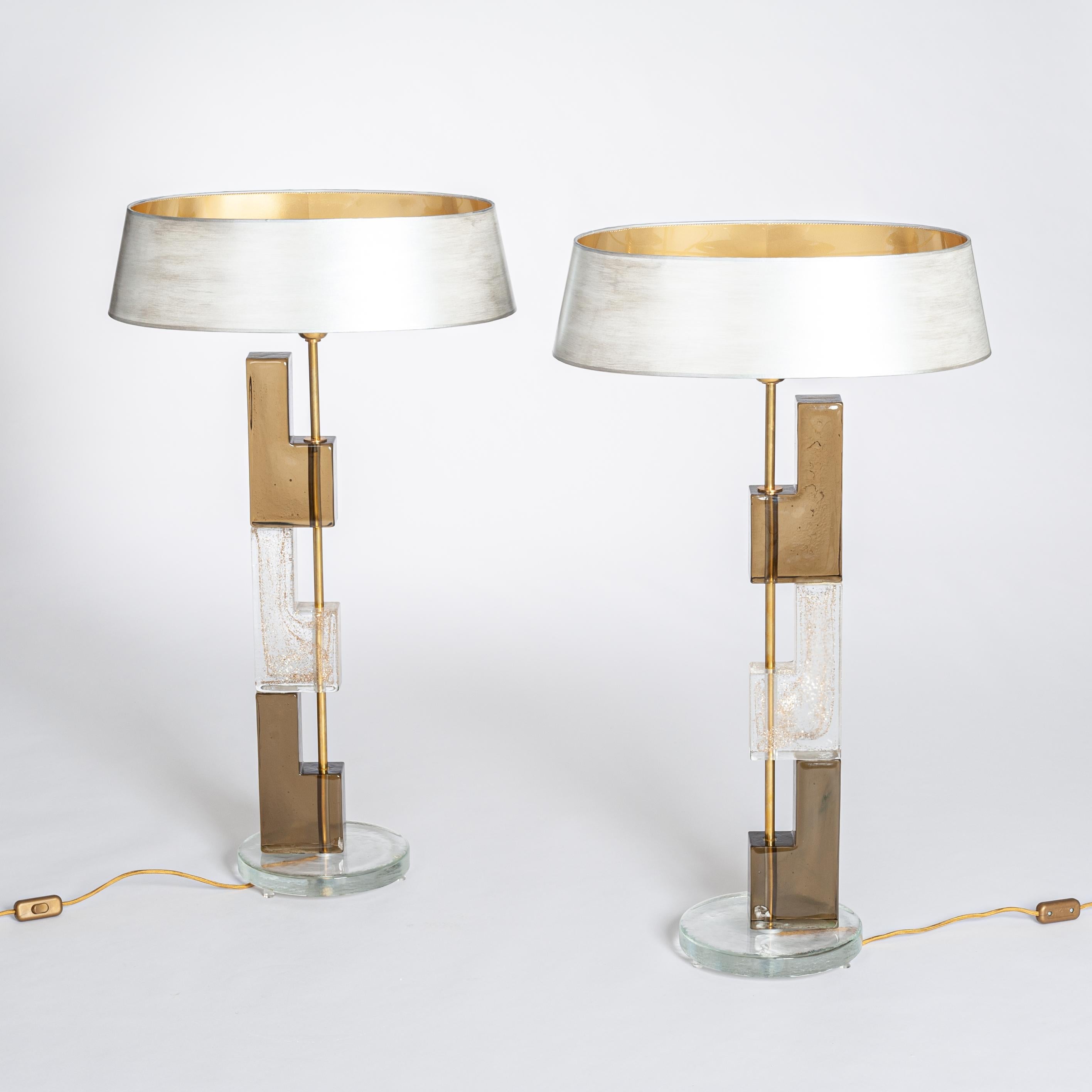 Hand-Crafted Pair of Late Mid-Century Italian Squared Murano Glass Table Lamps in Brown-Clear