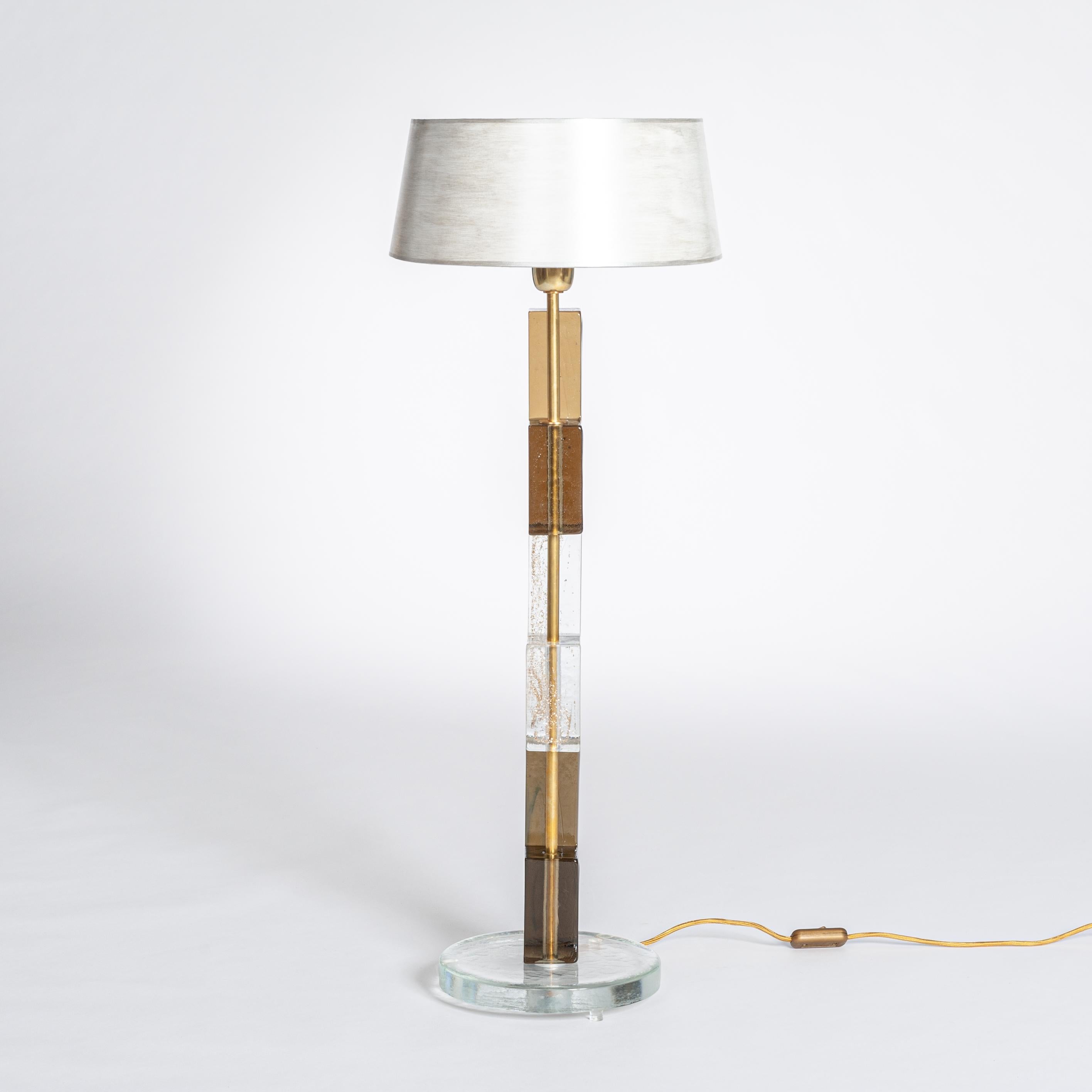 Brass Pair of Late Mid-Century Italian Squared Murano Glass Table Lamps in Brown-Clear