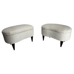 Pareja de Taburetes/Poufs Italianos de Mediano Siglo en Madera y Tela Bouclé