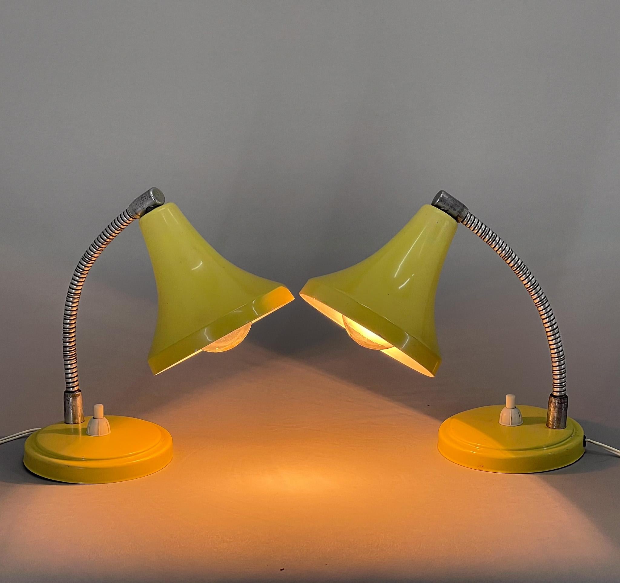 20ième siècle Paire de lampes de table italiennes du milieu du siècle dernier  en vente