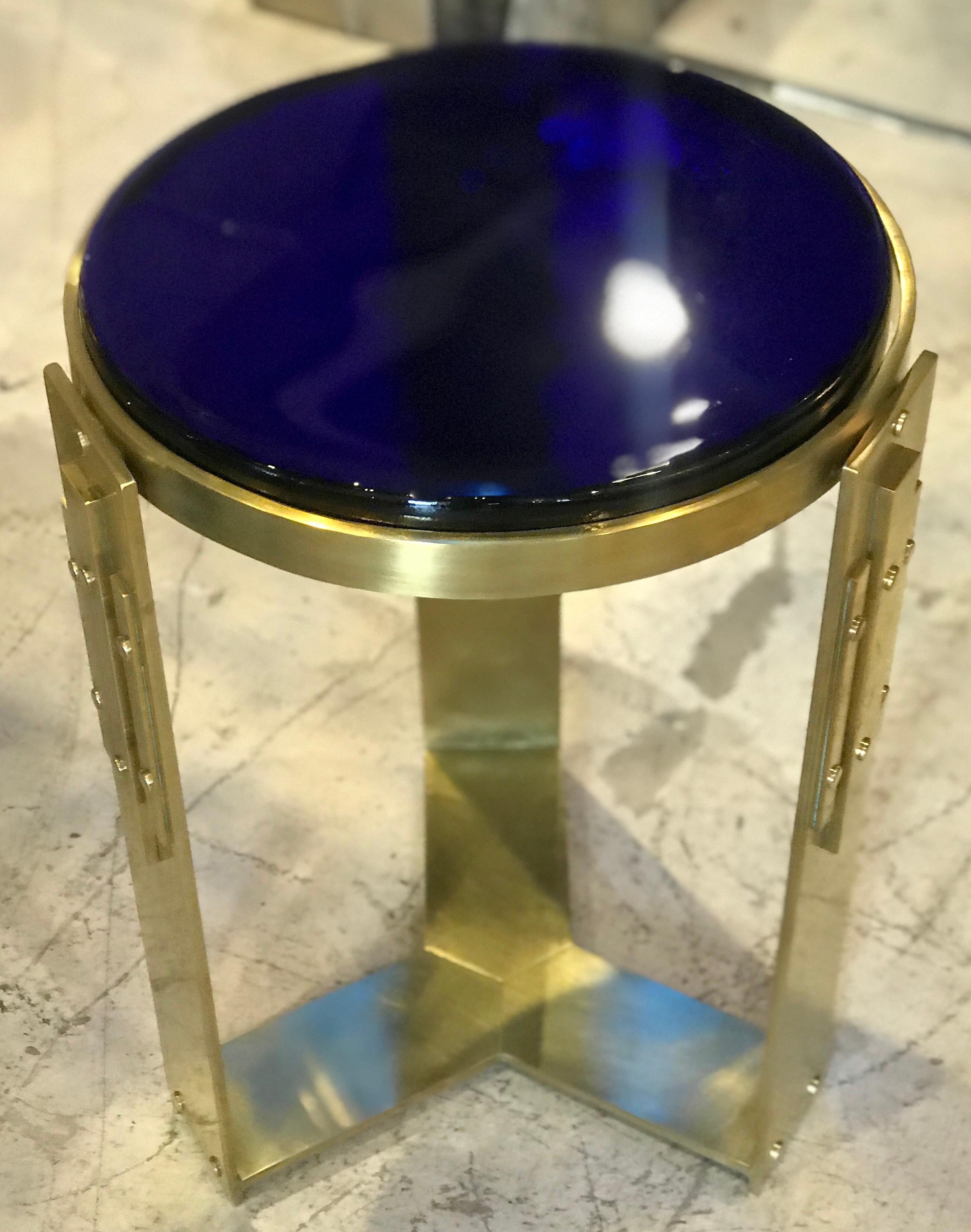 Pair of beautiful thick cobalt blue blown glass and brass midcentury side tables, Murano, Italy, circa 1960s.

