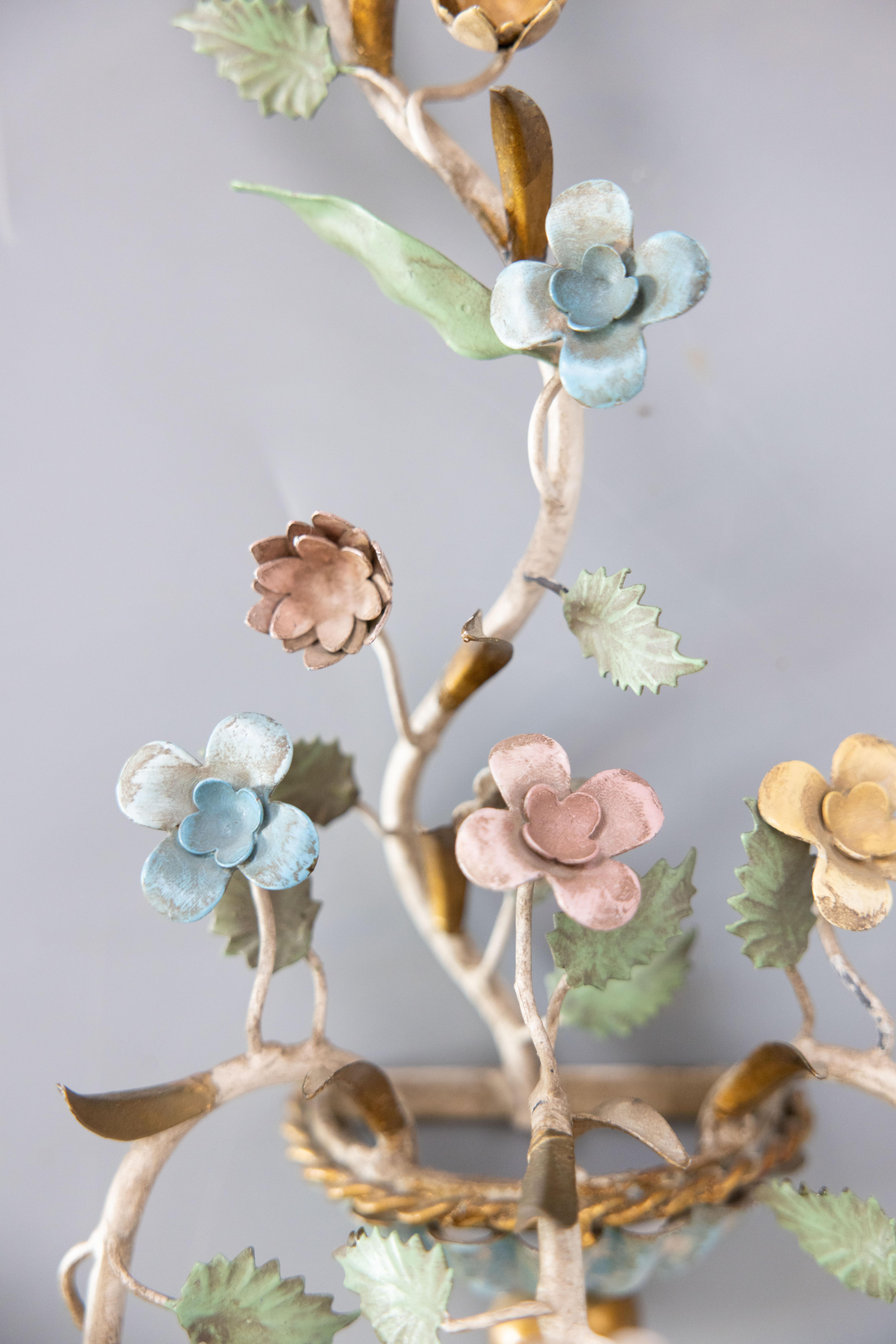 Pareja de candelabros florales de tojo italiano de mediados de siglo en Bueno estado para la venta en Pearland, TX