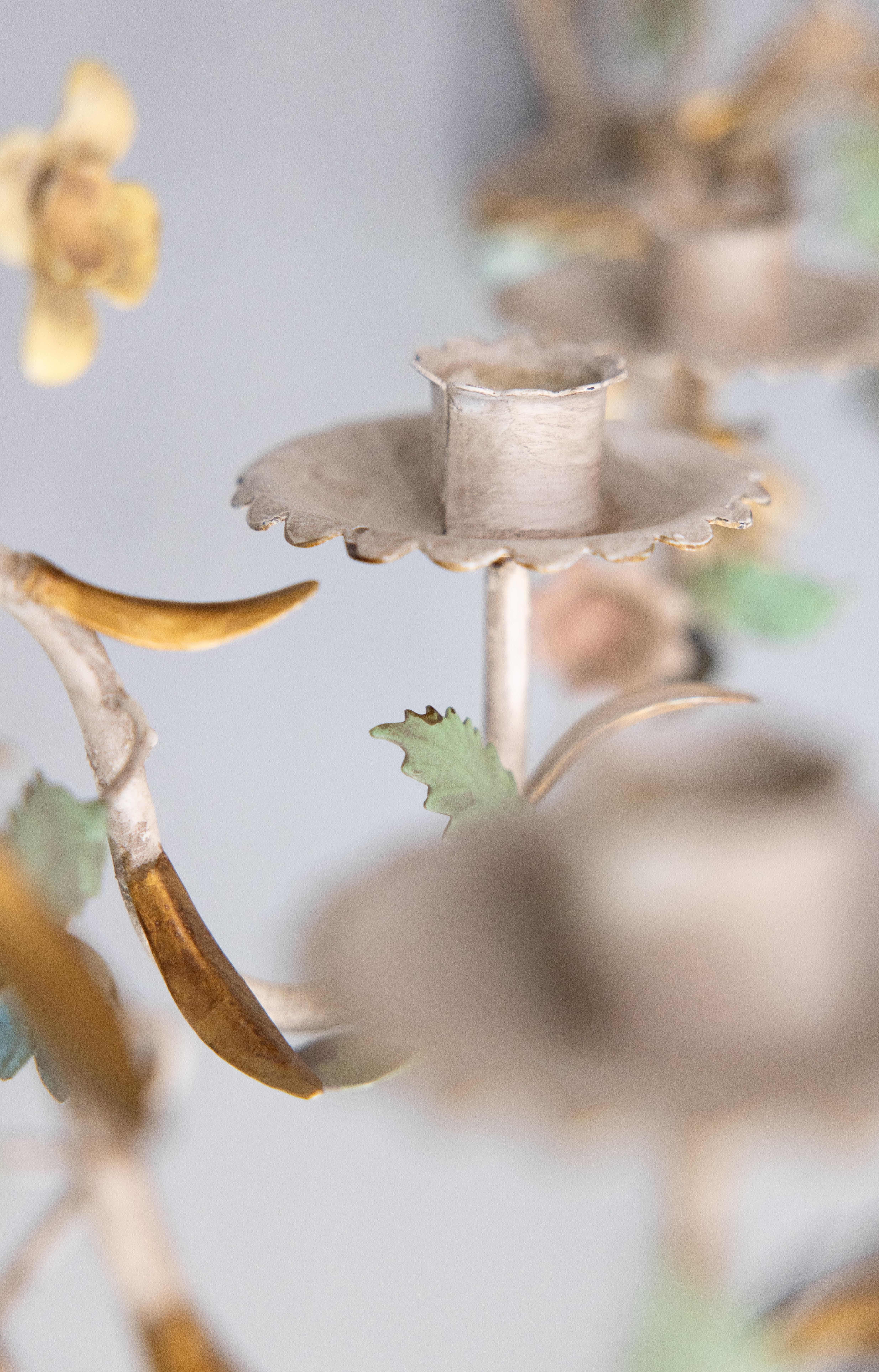 Pareja de candelabros florales de tojo italiano de mediados de siglo siglo XX en venta