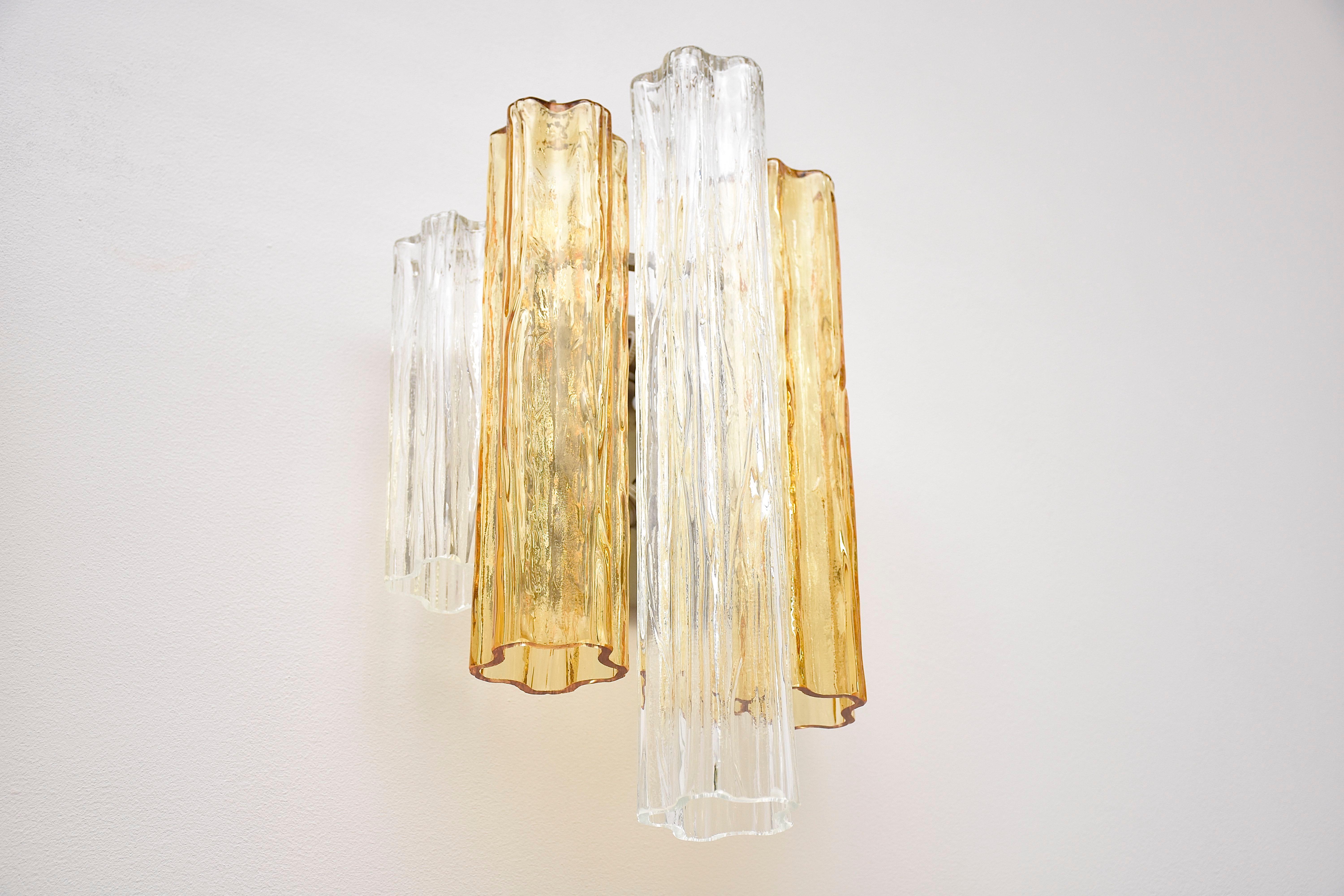 Pair of mid-century Italian wall sconces by Venini Murano In Good Condition For Sale In SON EN BREUGEL, NL