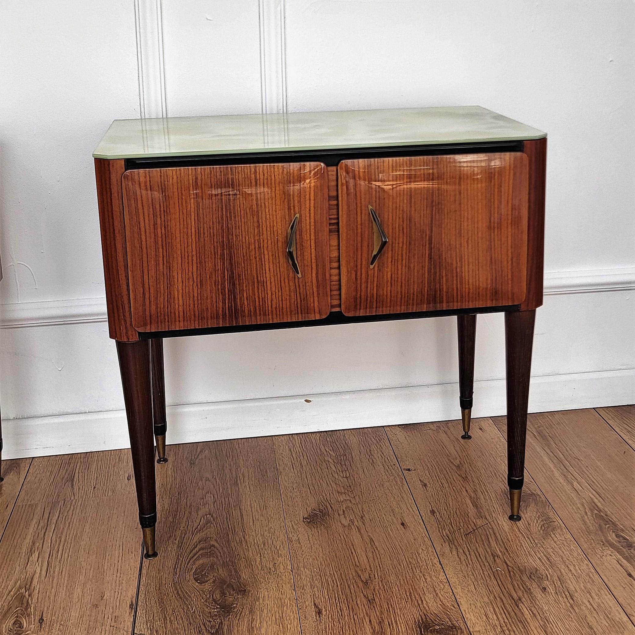 20th Century Pair of Mid-Century Italian Wood Brass Night Stands Bedside Tables and Glass Top For Sale