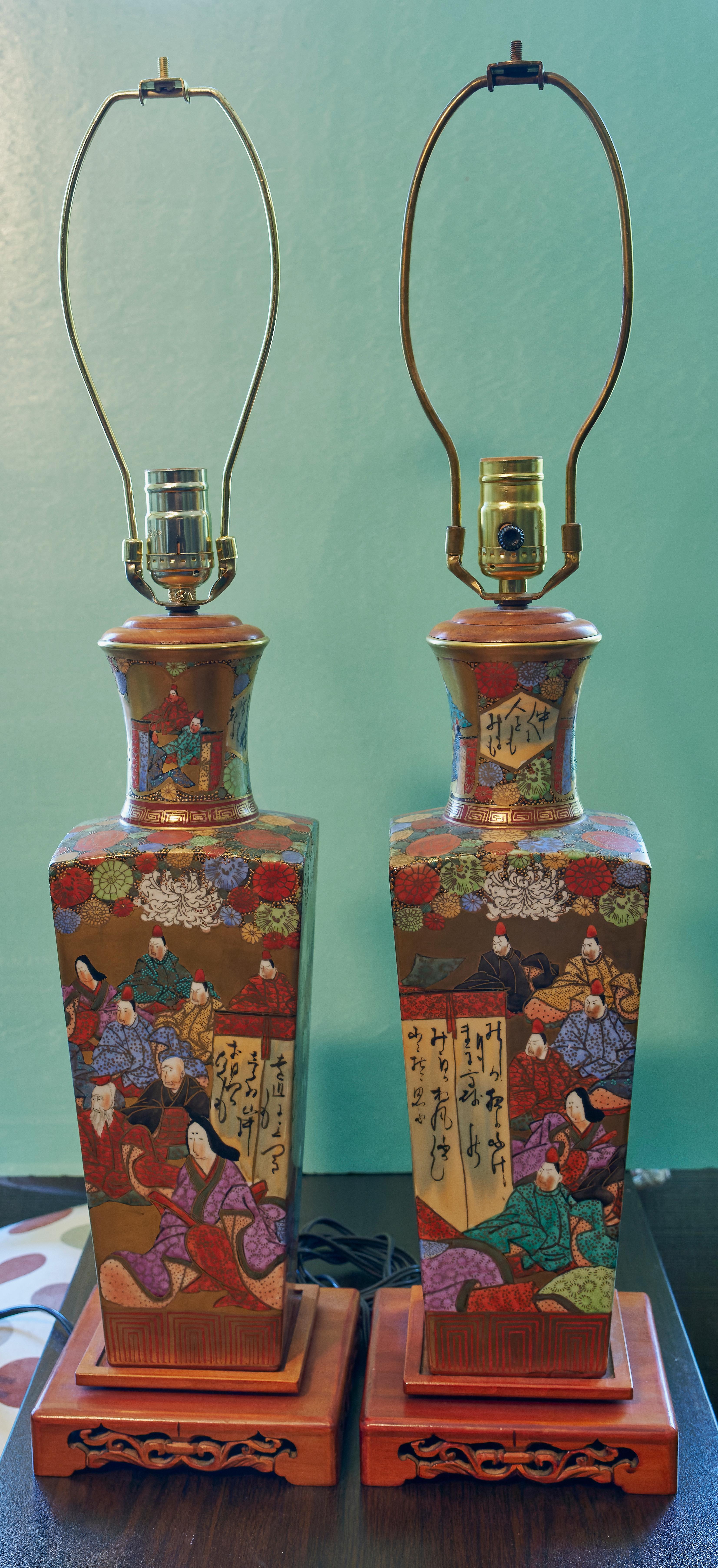 Paire de Kutani japonais du milieu du siècle dernier  Lampes de table vase peintes à la main Bon état - En vente à San Francisco, CA