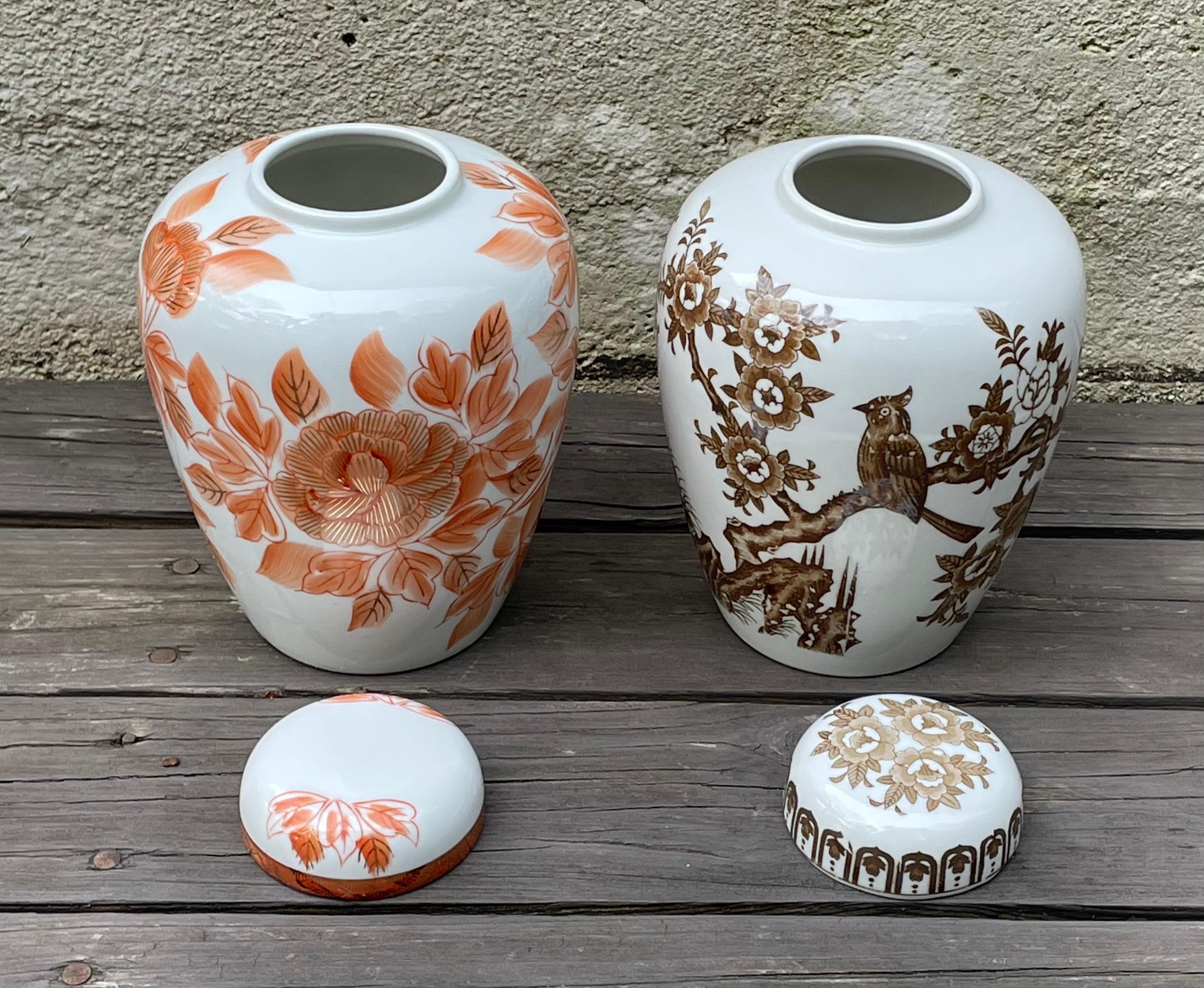 Hand-Painted Pair of Mid Century Japanese Porcelain Ginger Jars with Lids For Sale