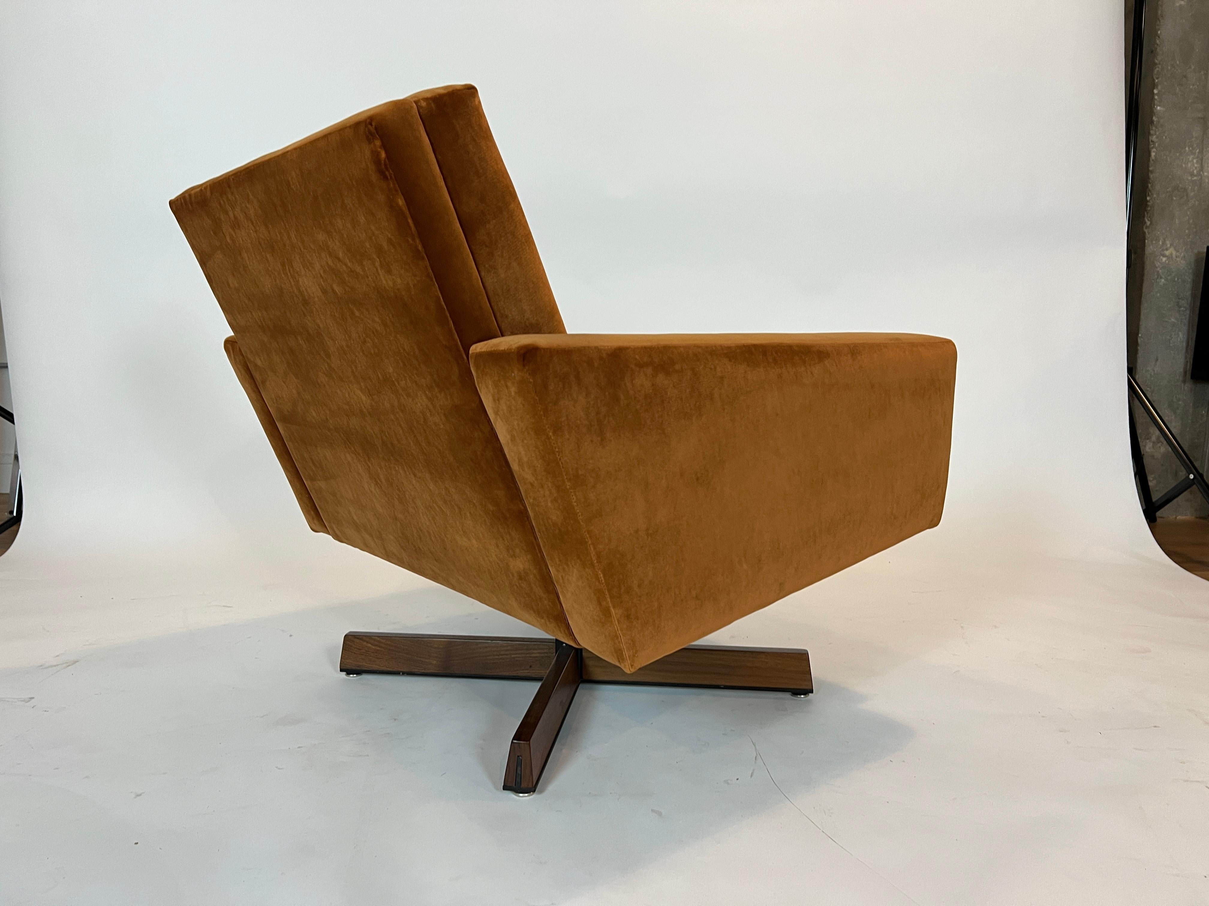 Pair of Mid-Century John Stuart Velvet Arm Chairs In Good Condition In Chicago, IL