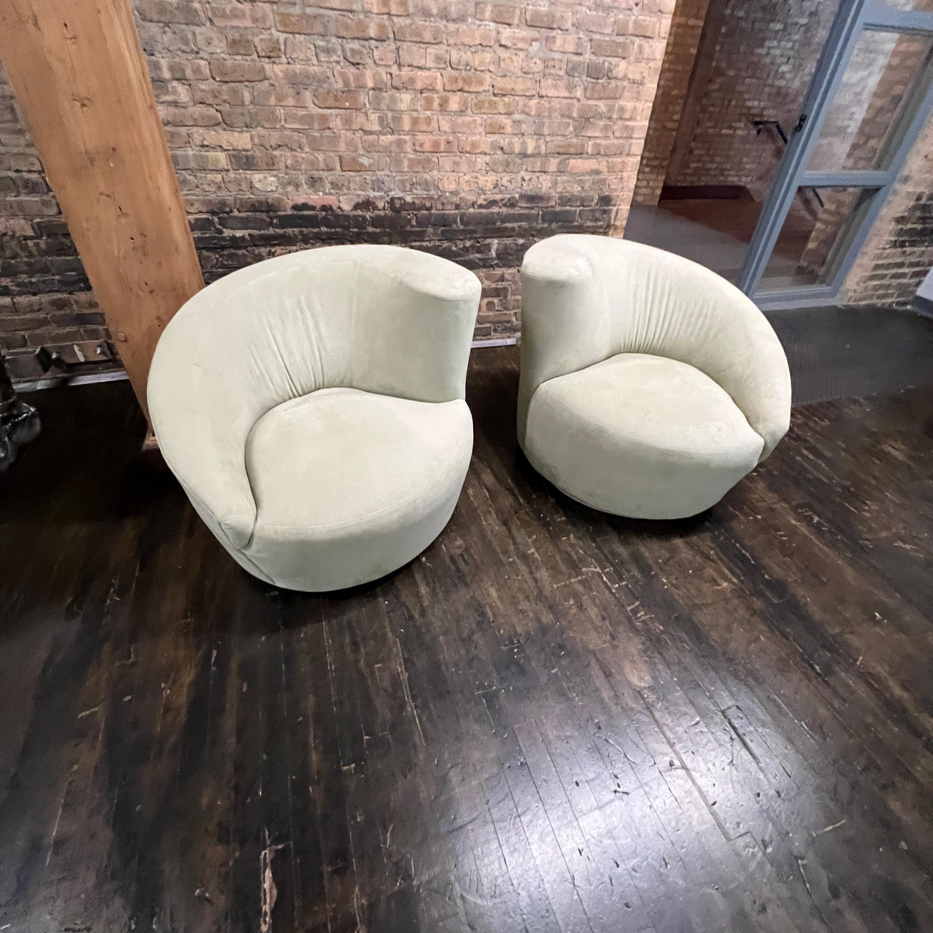 Pair of Mid-Century Swivel Chairs in Light Green Ultrasuede For Sale 2