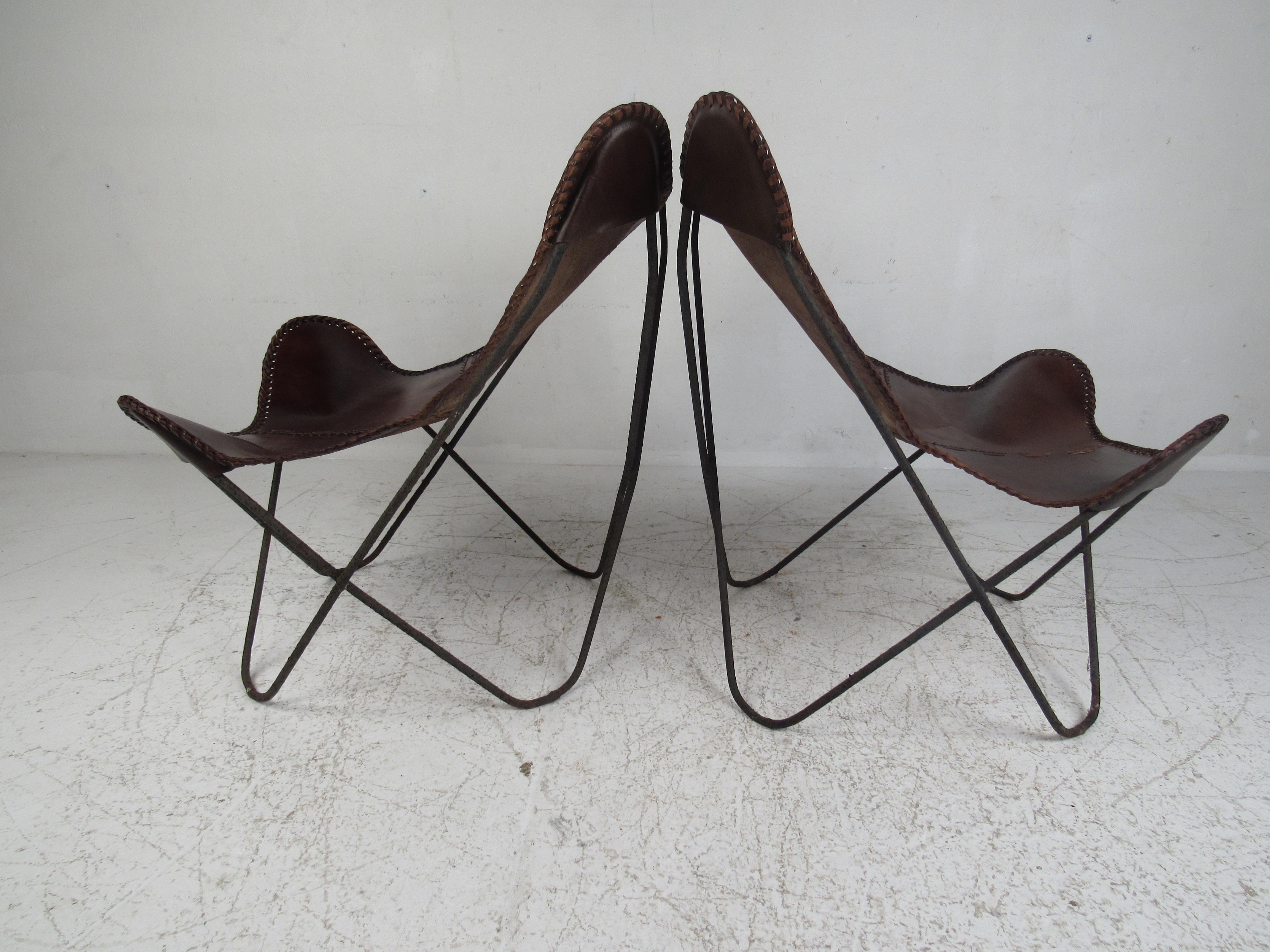 Pair of Midcentury Knoll Hardoy Style Butterfly Chairs In Fair Condition In Brooklyn, NY