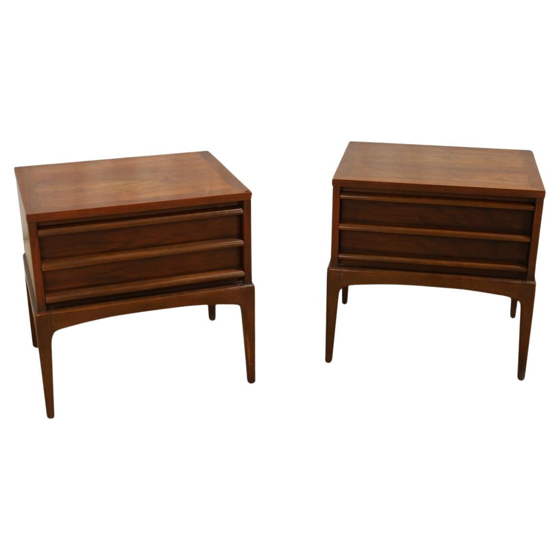Mid-Century Modern Pair of Mid century Lane rhythm 2 drawer walnut nightstands For Sale