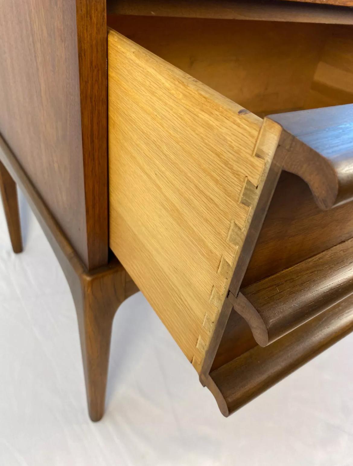 Woodwork Pair of Mid century Lane rhythm single drawer walnut nightstands For Sale