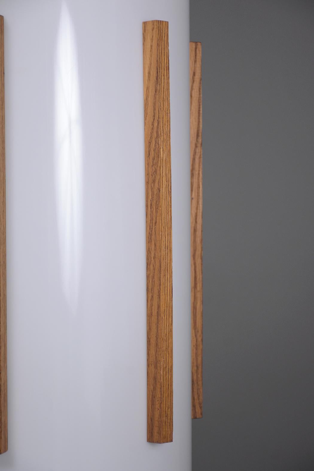 Metallo Lanterne vintage di metà secolo in lucite con dettagli in Wood e ottone, con cavo in vendita