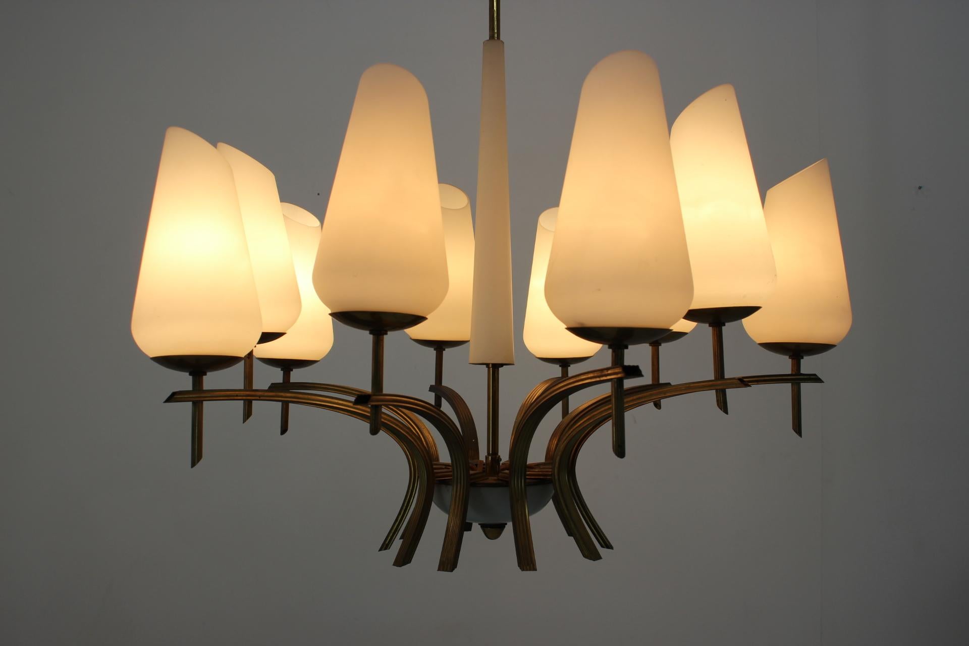 Pair of Mid-Century Large Brass Chandeliers, 1960 In Good Condition In Praha, CZ