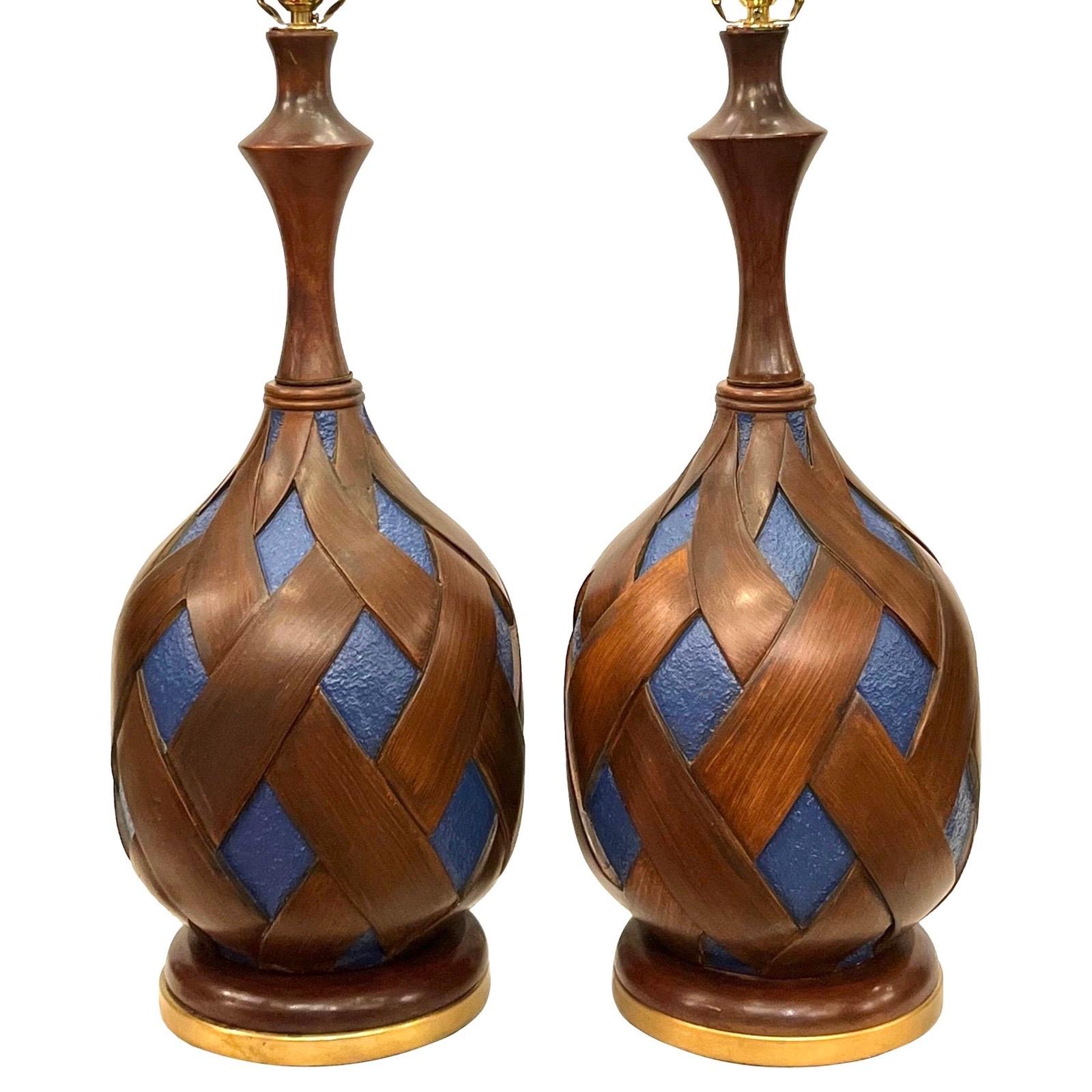 Pair of American mid century table lamps with lattice pattern over a blue background.

Measurements:
Height of body: 25