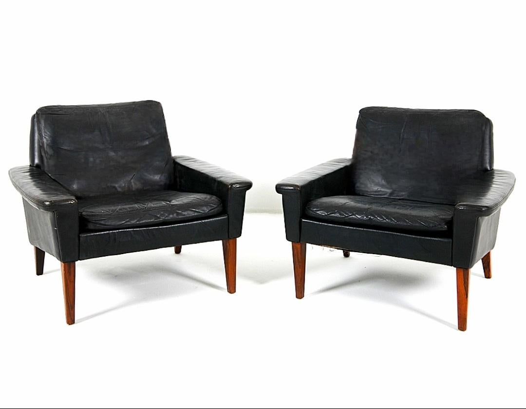 Ein Paar Loungesessel aus Leder und brasilianischem Palisander aus der Mitte des Jahrhunderts im Angebot 1