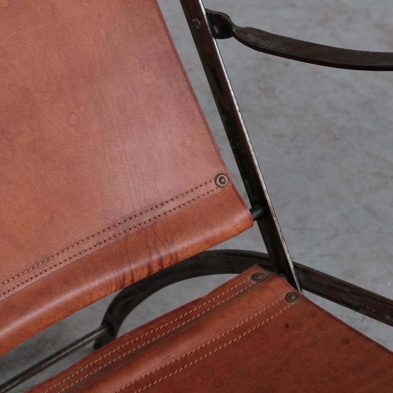 Paire de fauteuils pliants en cuir et métal du milieu du siècle dernier en vente 6