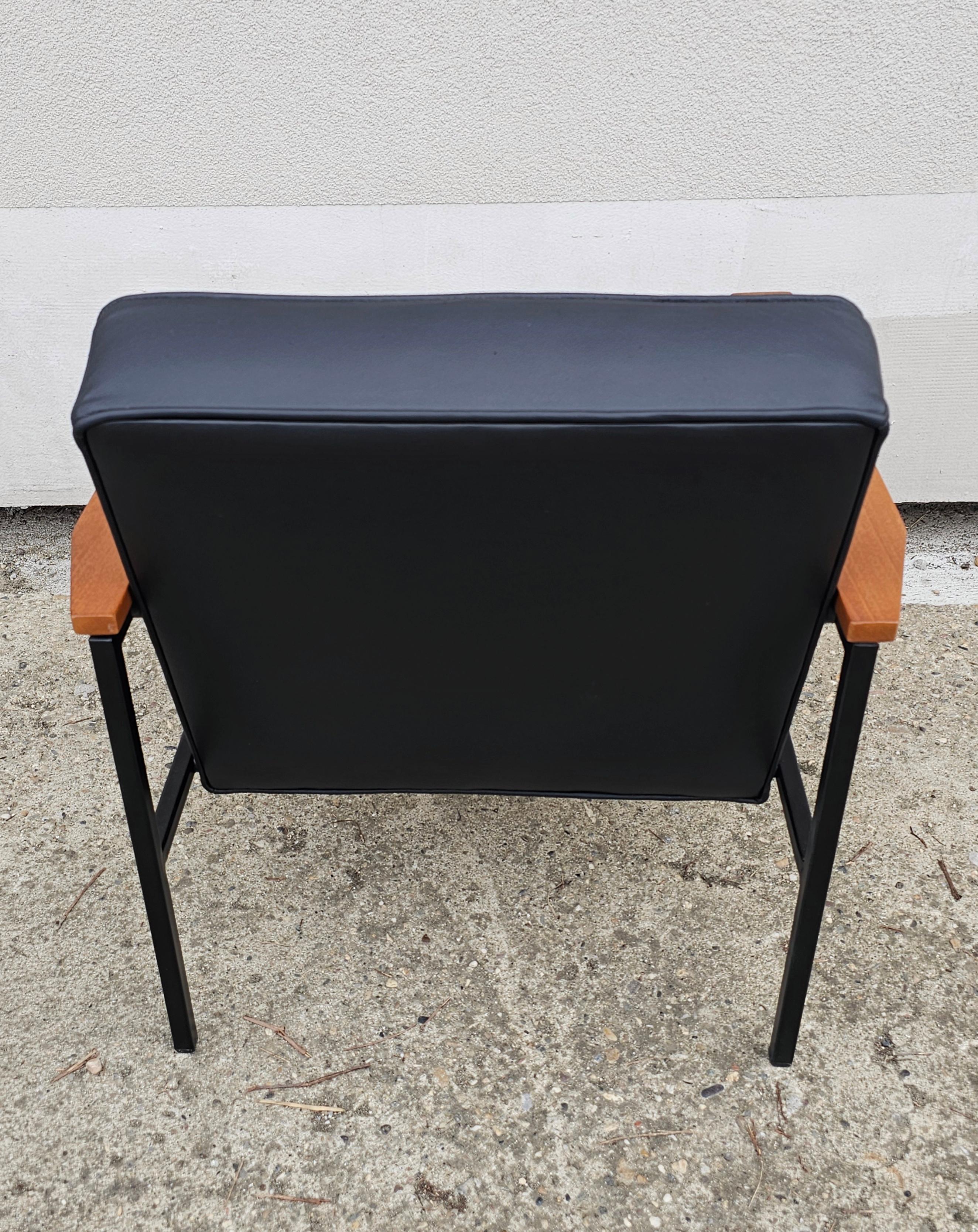 Pair of Mid Century Leather Armchairs by Branko Ursic for Stol Kamnik For Sale 4
