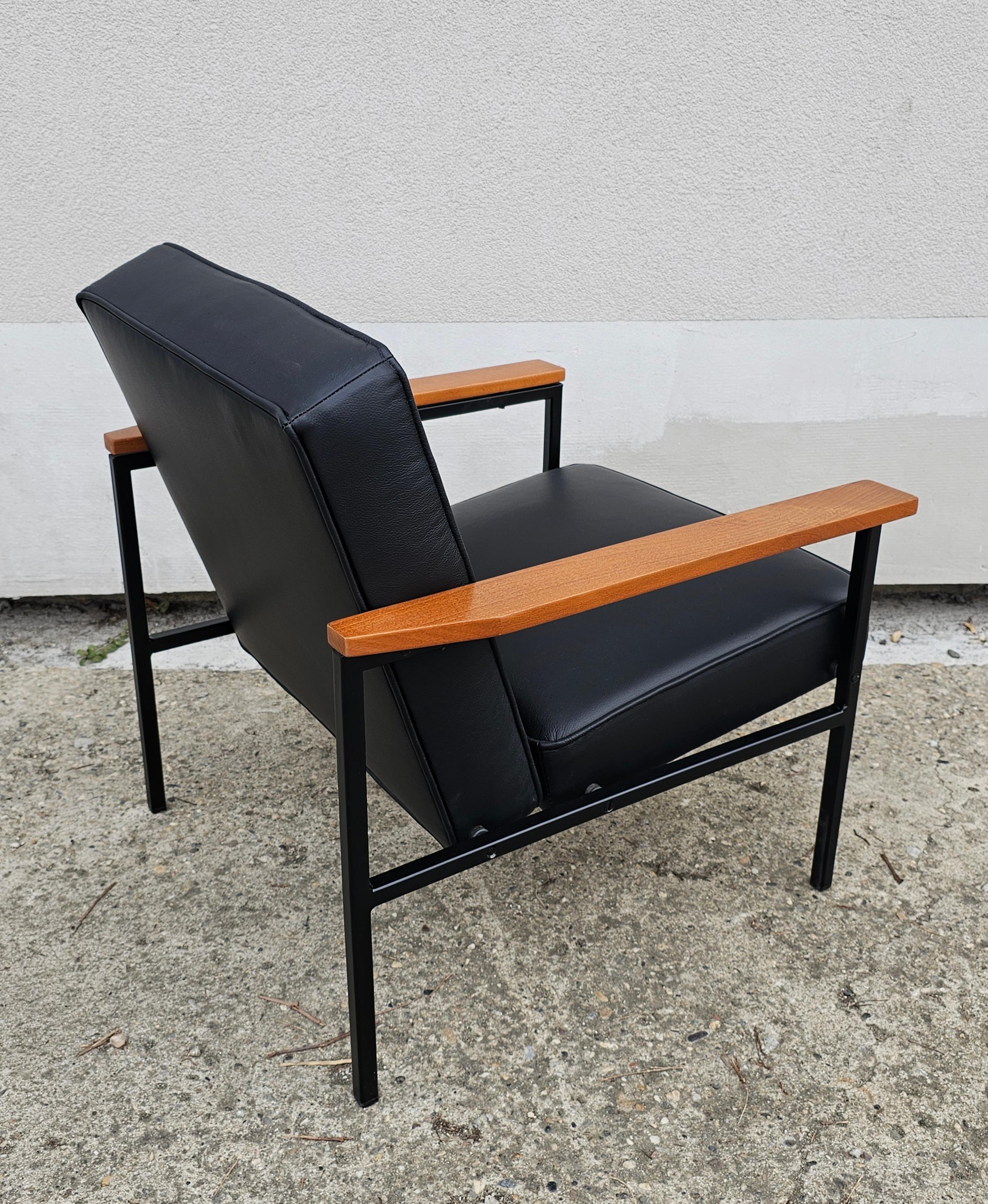 Pair of Mid Century Leather Armchairs by Branko Ursic for Stol Kamnik For Sale 6
