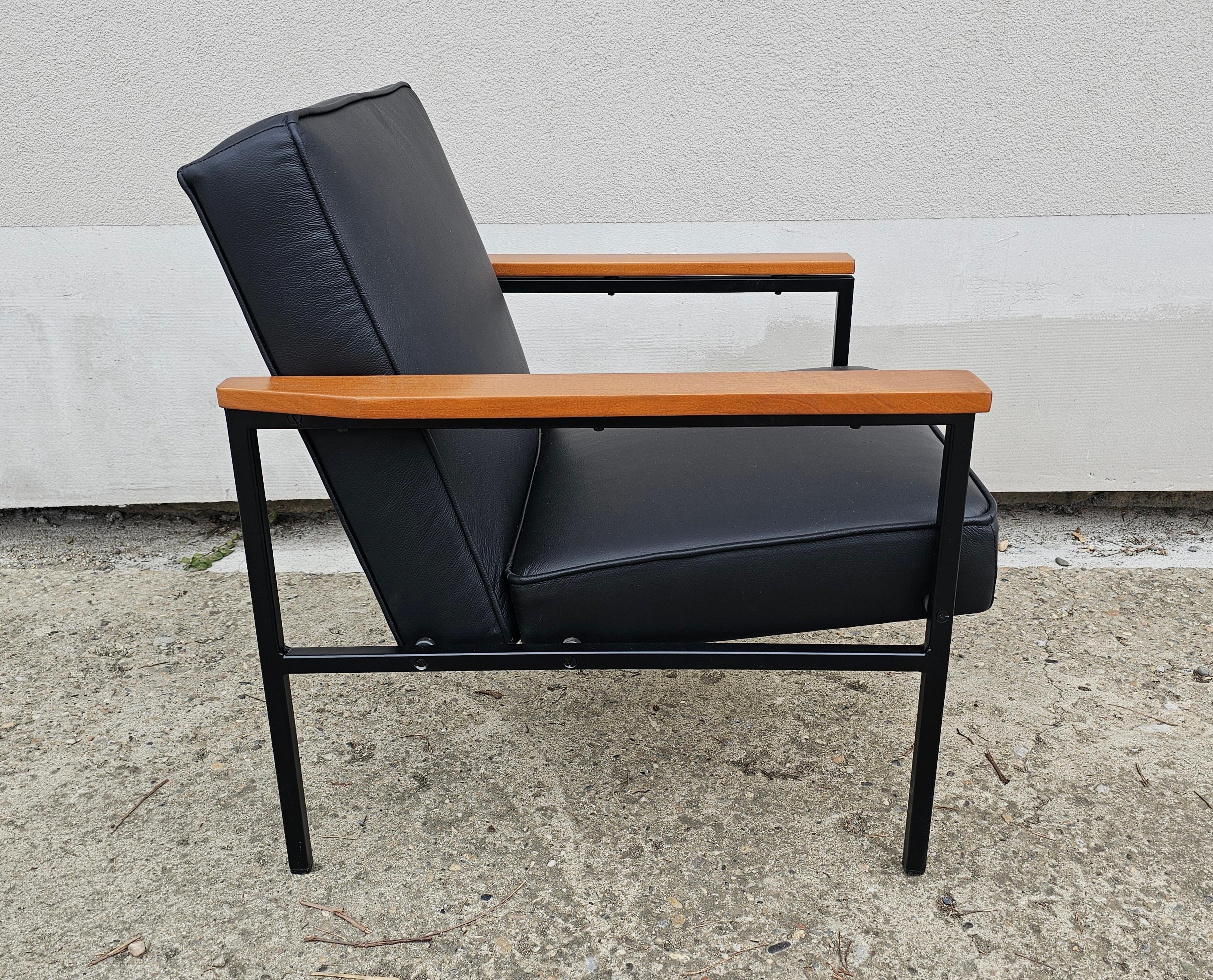 Mid-Century Modern Pair of Mid Century Leather Armchairs by Branko Ursic for Stol Kamnik For Sale
