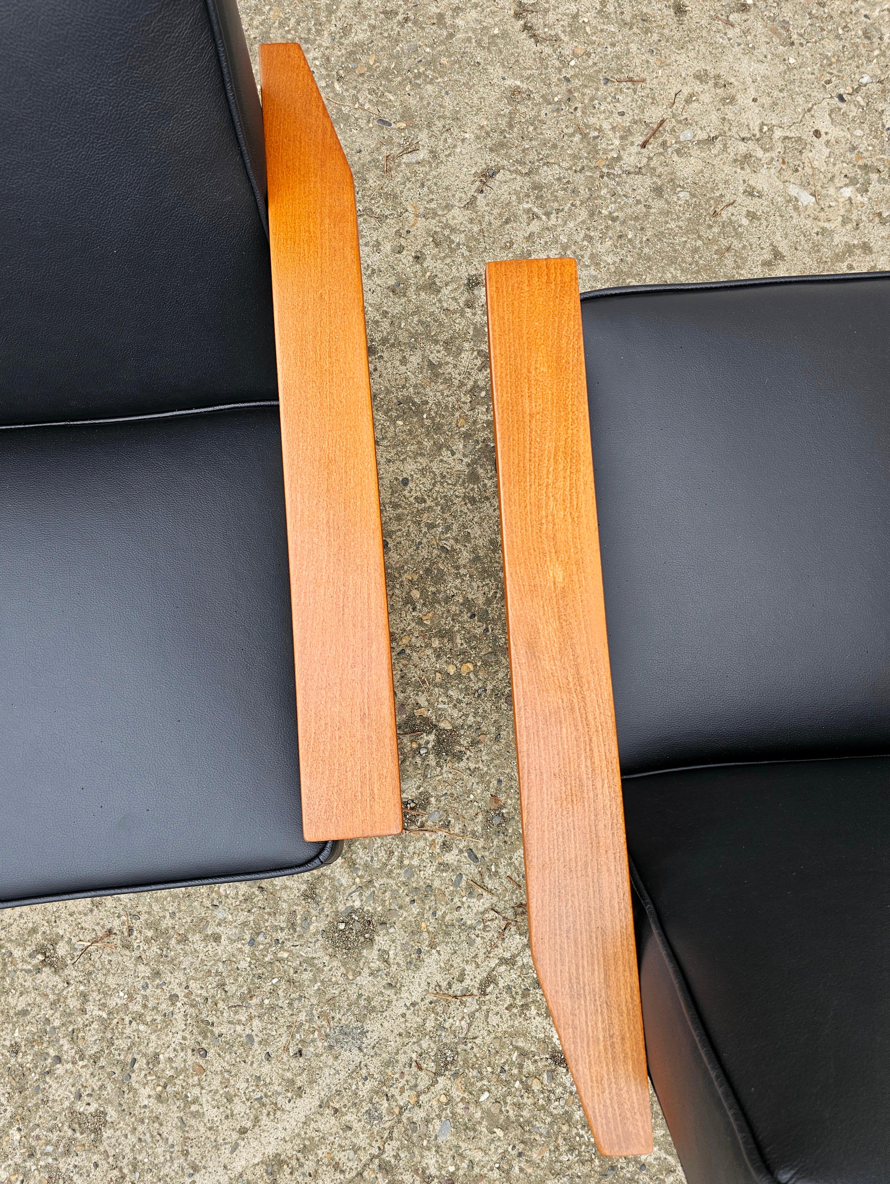 Slovenian Pair of Mid Century Leather Armchairs by Branko Ursic for Stol Kamnik For Sale