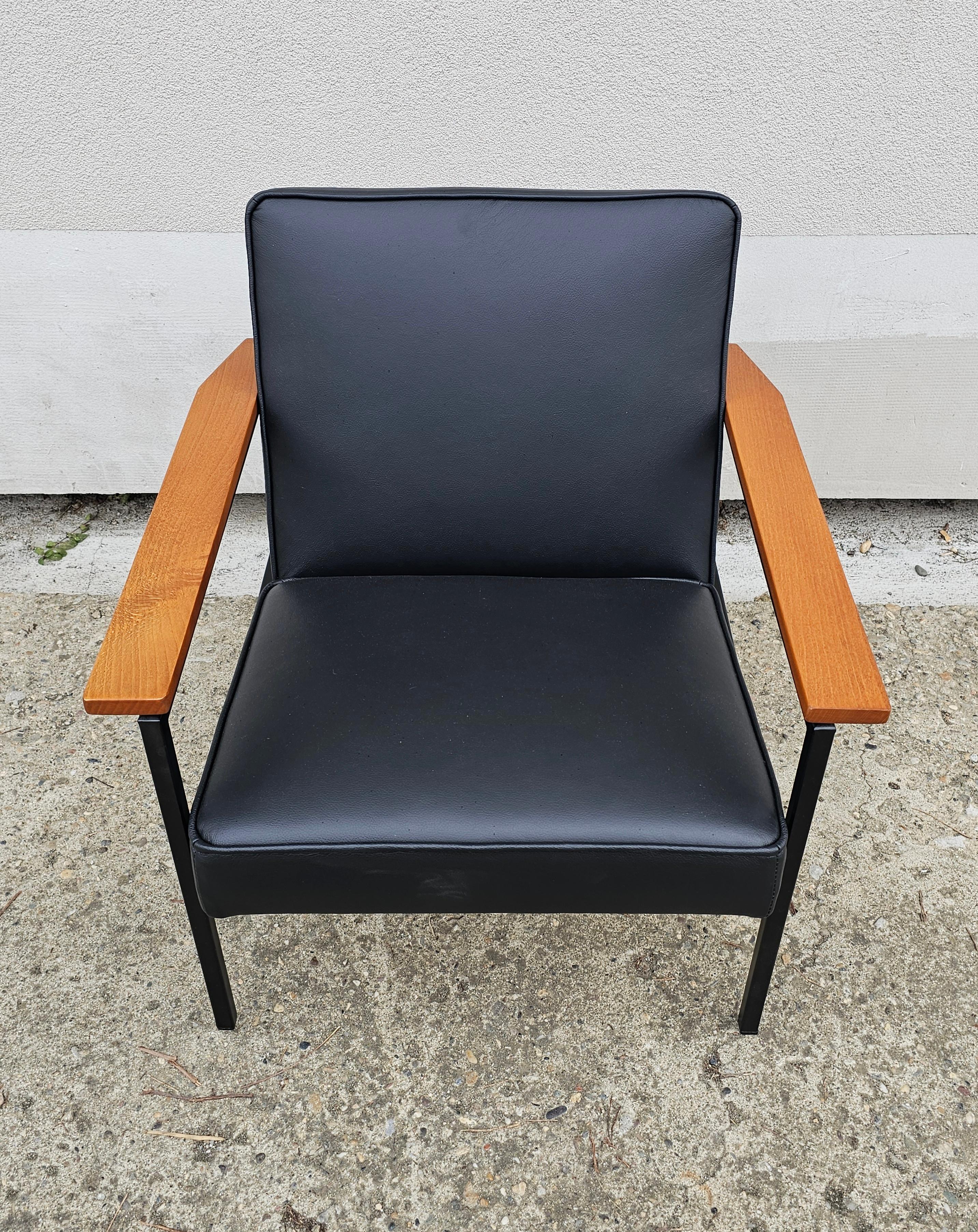 Mid-20th Century Pair of Mid Century Leather Armchairs by Branko Ursic for Stol Kamnik For Sale