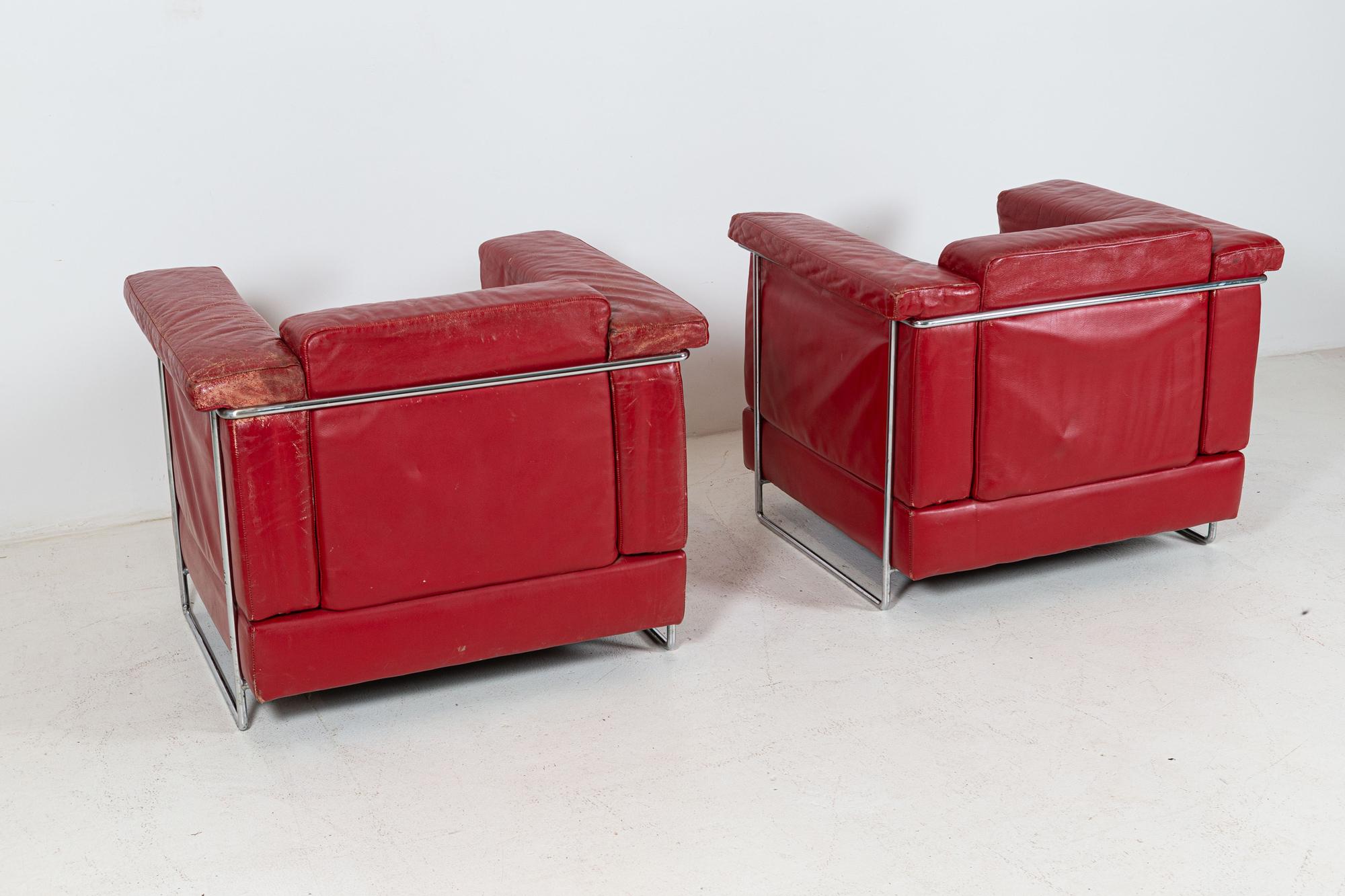 Paire de fauteuils en cuir du milieu du siècle en vente 4