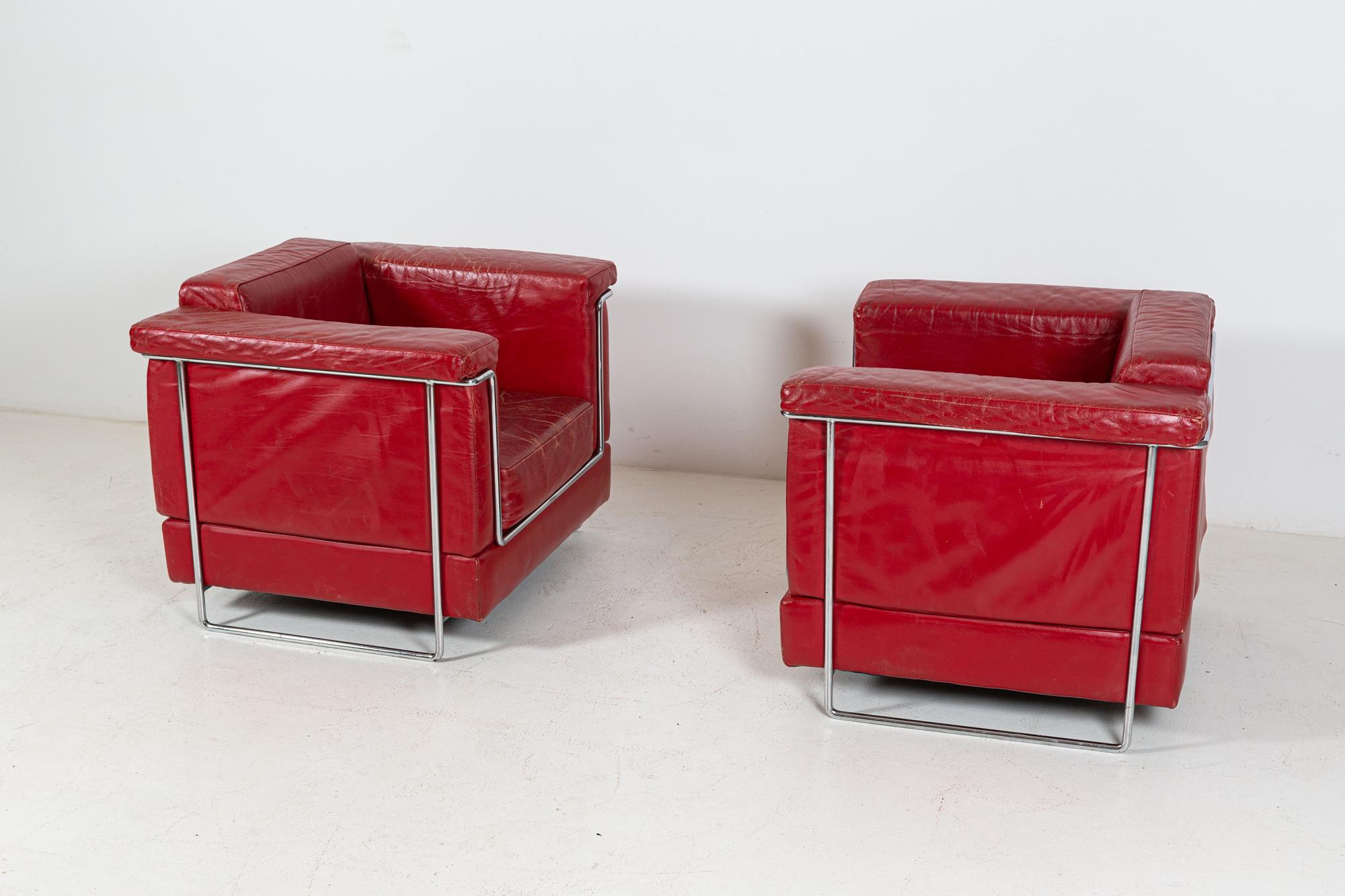 Cuir Paire de fauteuils en cuir du milieu du siècle en vente