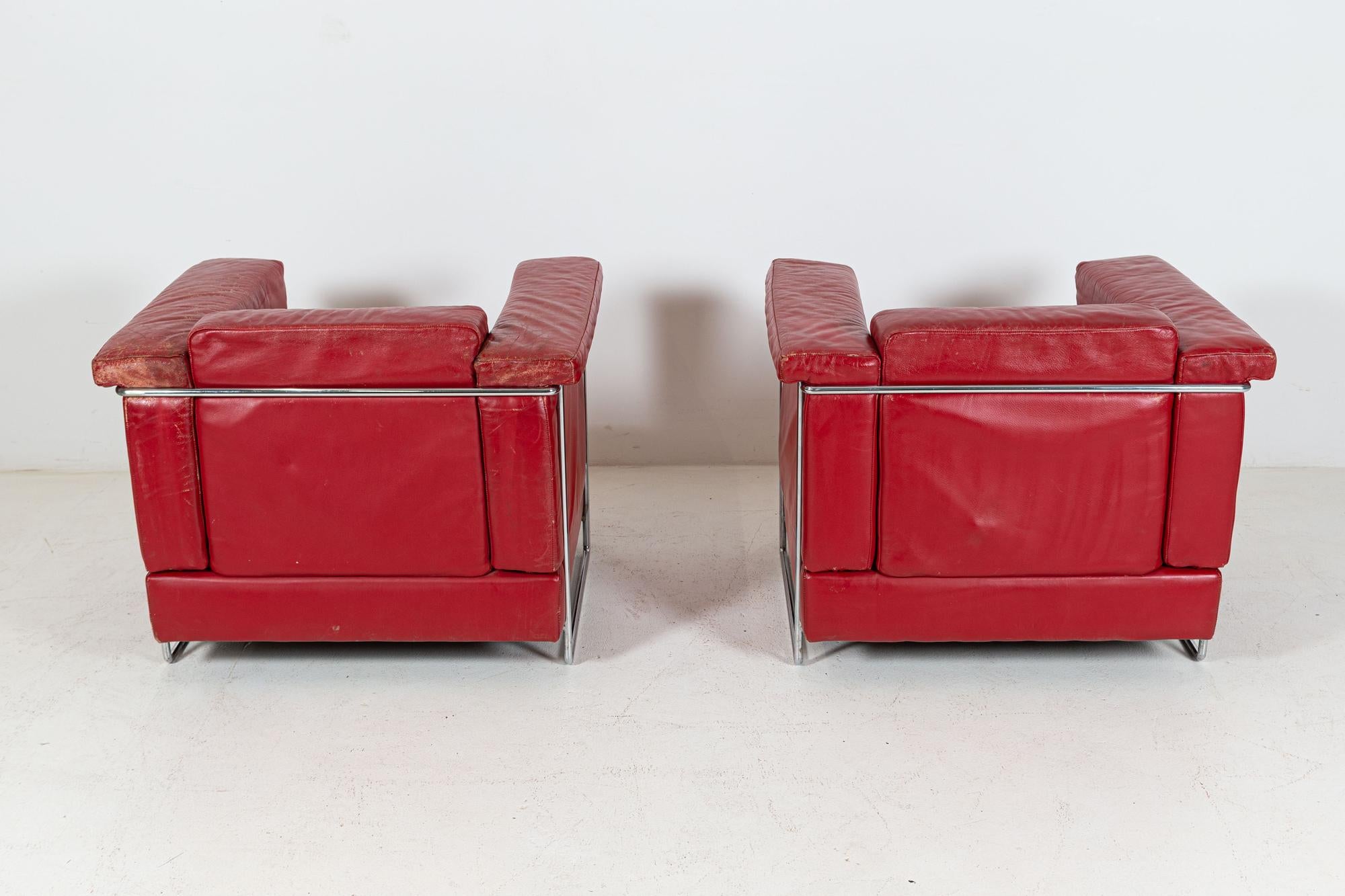 Paire de fauteuils en cuir du milieu du siècle en vente 2