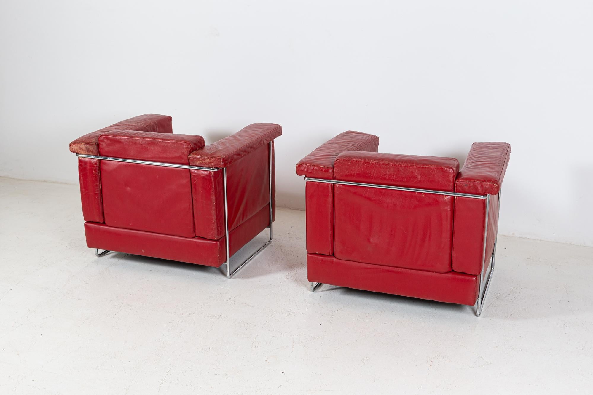 Paire de fauteuils en cuir du milieu du siècle en vente 3