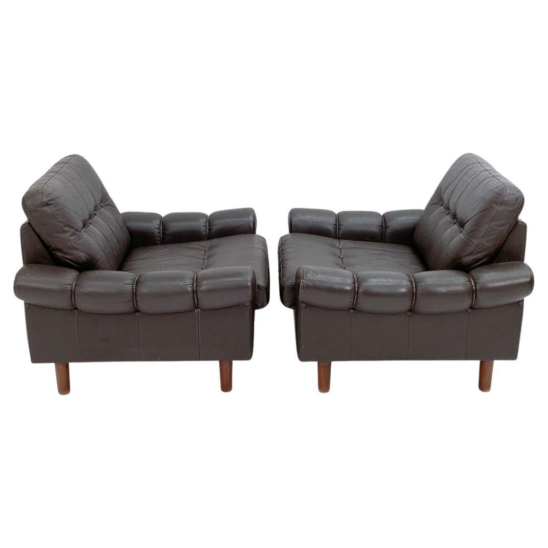 Pair of Mid-Century Leather Lounge Chairs Danish For Sale 4