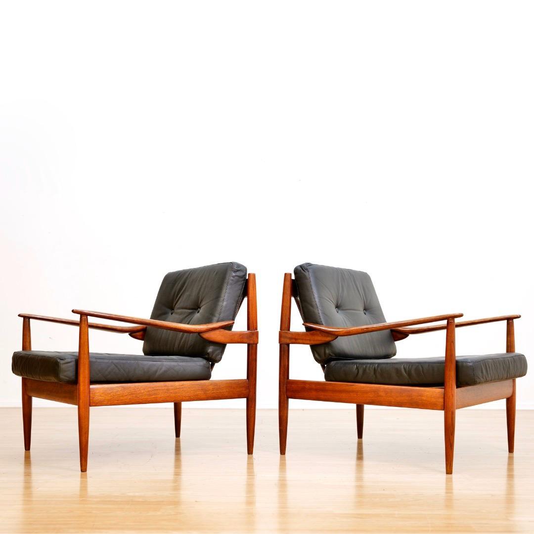 Coppia di sedie da salotto di metà secolo in pelle e palissandro di Beka in vendita 5