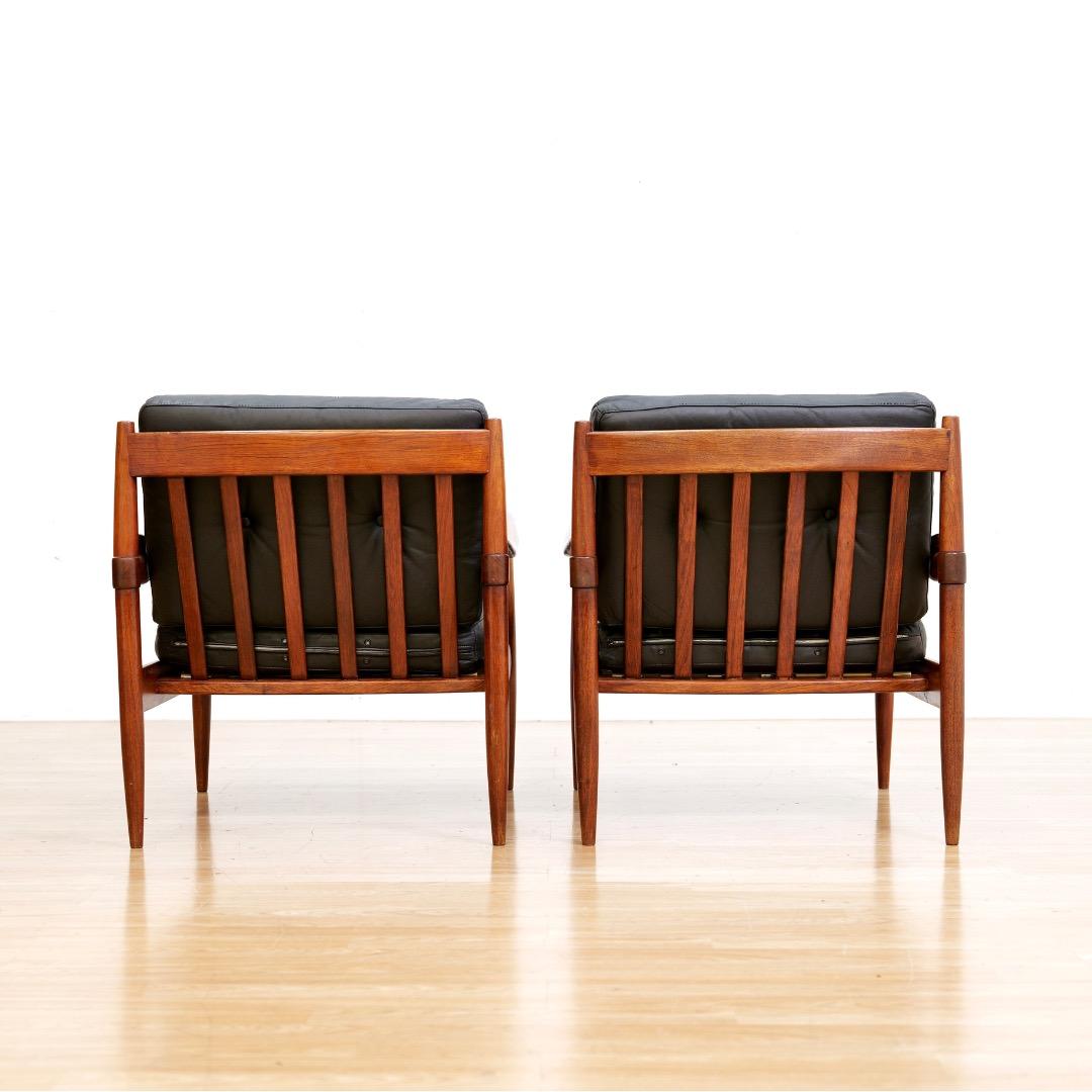 Coppia di sedie da salotto di metà secolo in pelle e palissandro di Beka In condizioni buone in vendita a Los Angeles, CA