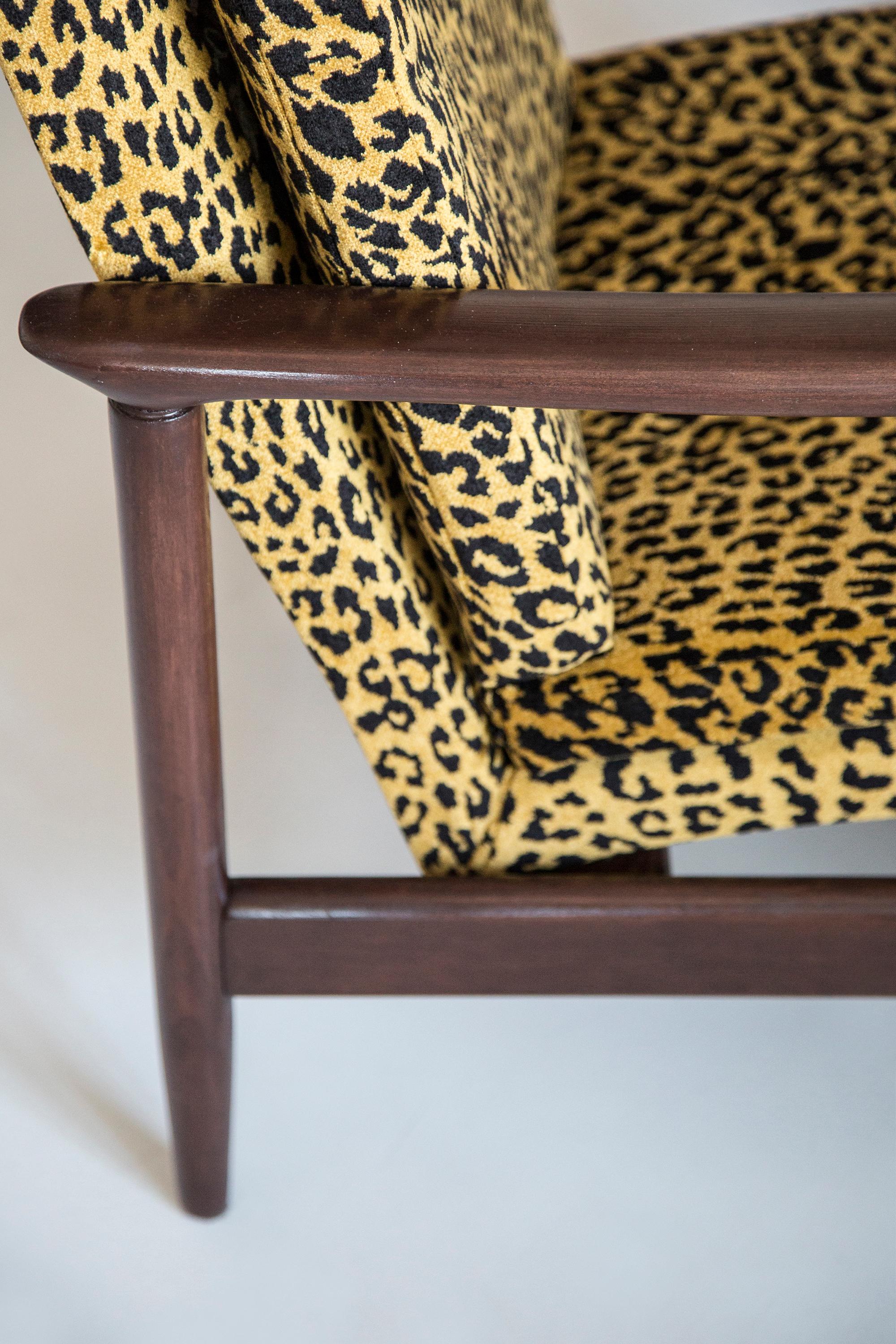 Polish Pair of Midcentury Leopard Armchairs, GFM 142, Edmund Homa, Europe, 1960s For Sale