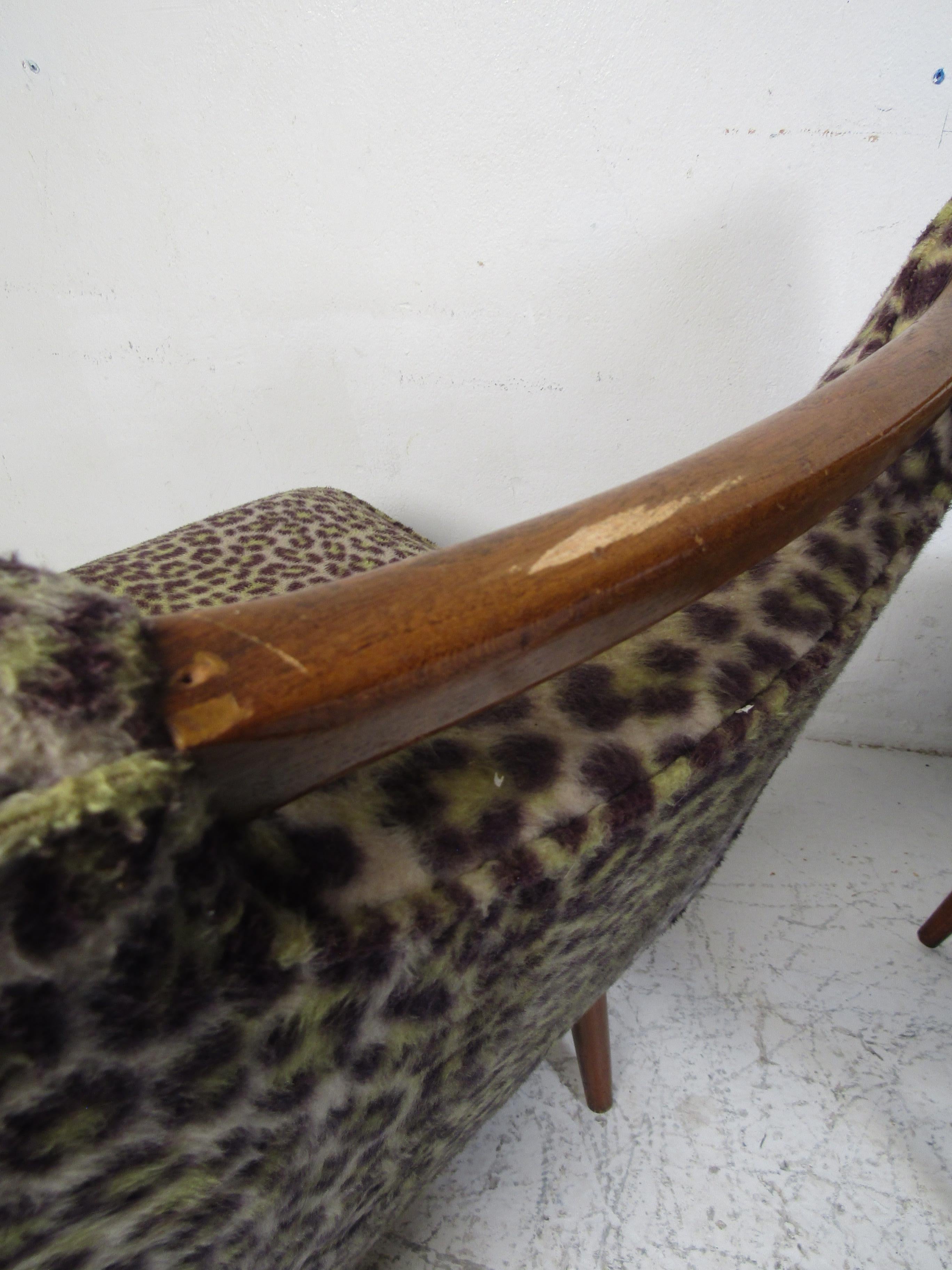Pair of Midcentury Leopard Print Lounge Chairs with Ottoman In Good Condition For Sale In Brooklyn, NY
