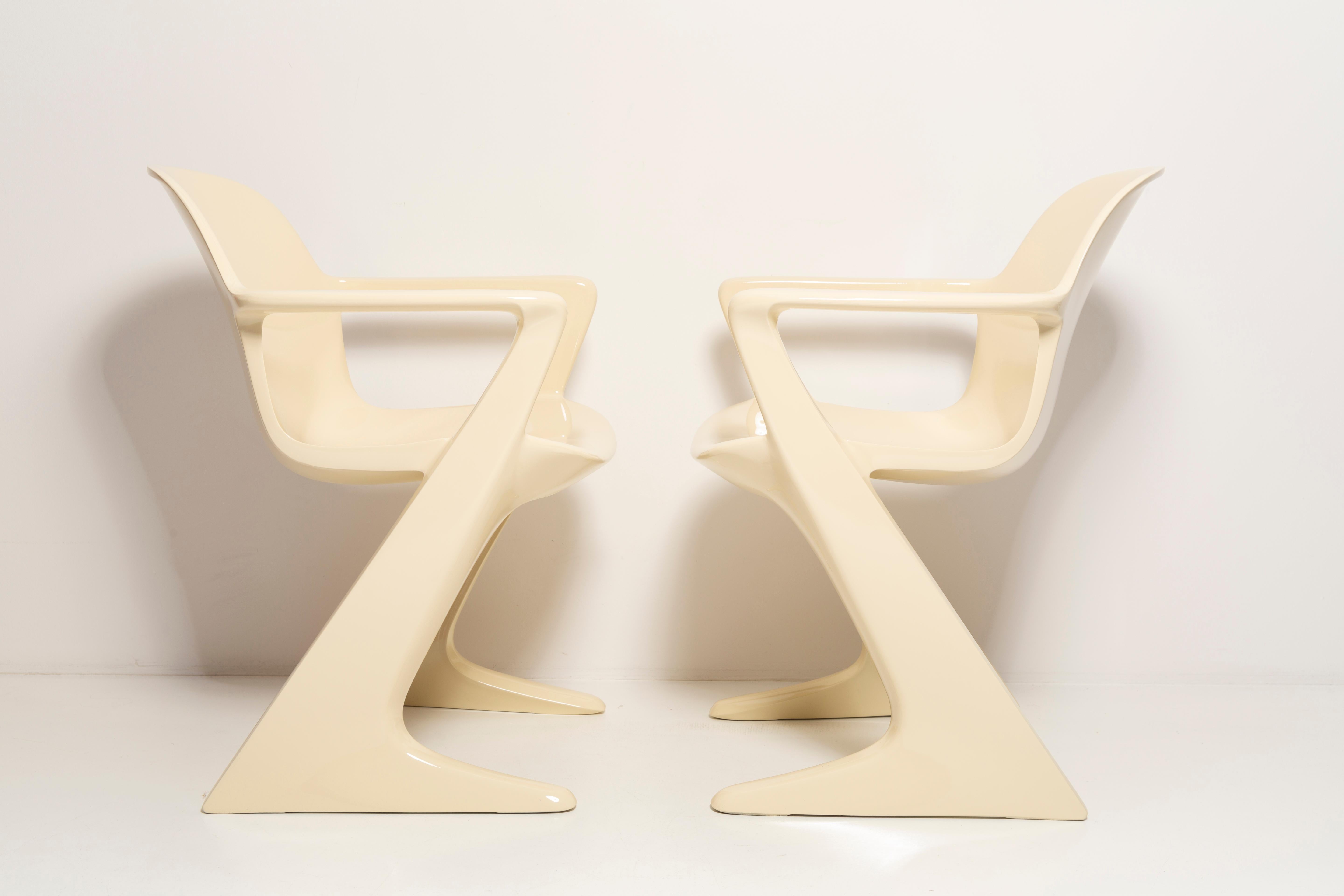 Lacquered Pair of Mid-Century Light Beige Kangaroo Chairs, Ernst Moeckl, Germany, 1968 For Sale