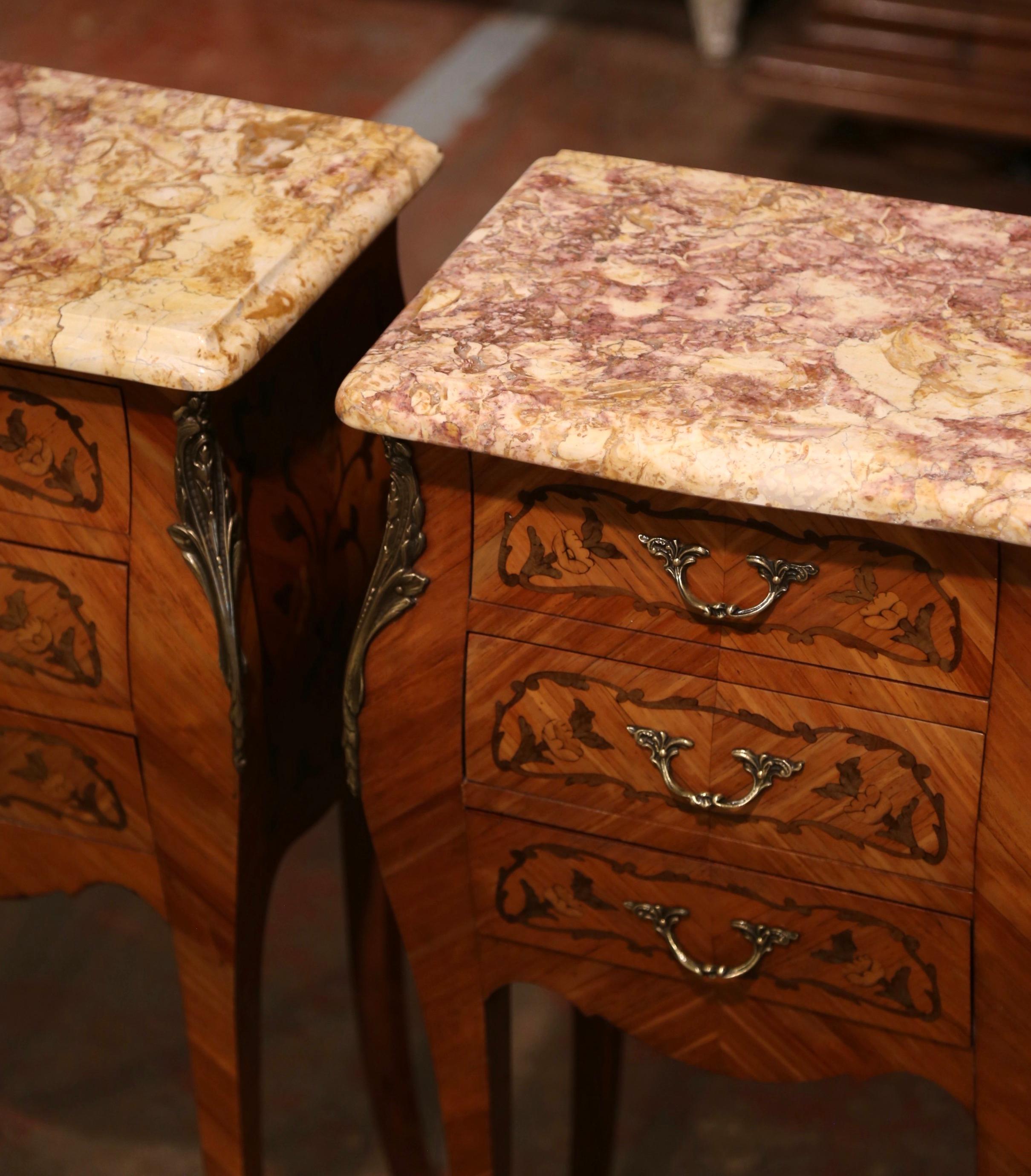 Patinated Pair of Mid-Century Louis XV Marble-Top Mahogany Marquetry Bedside Cabinets