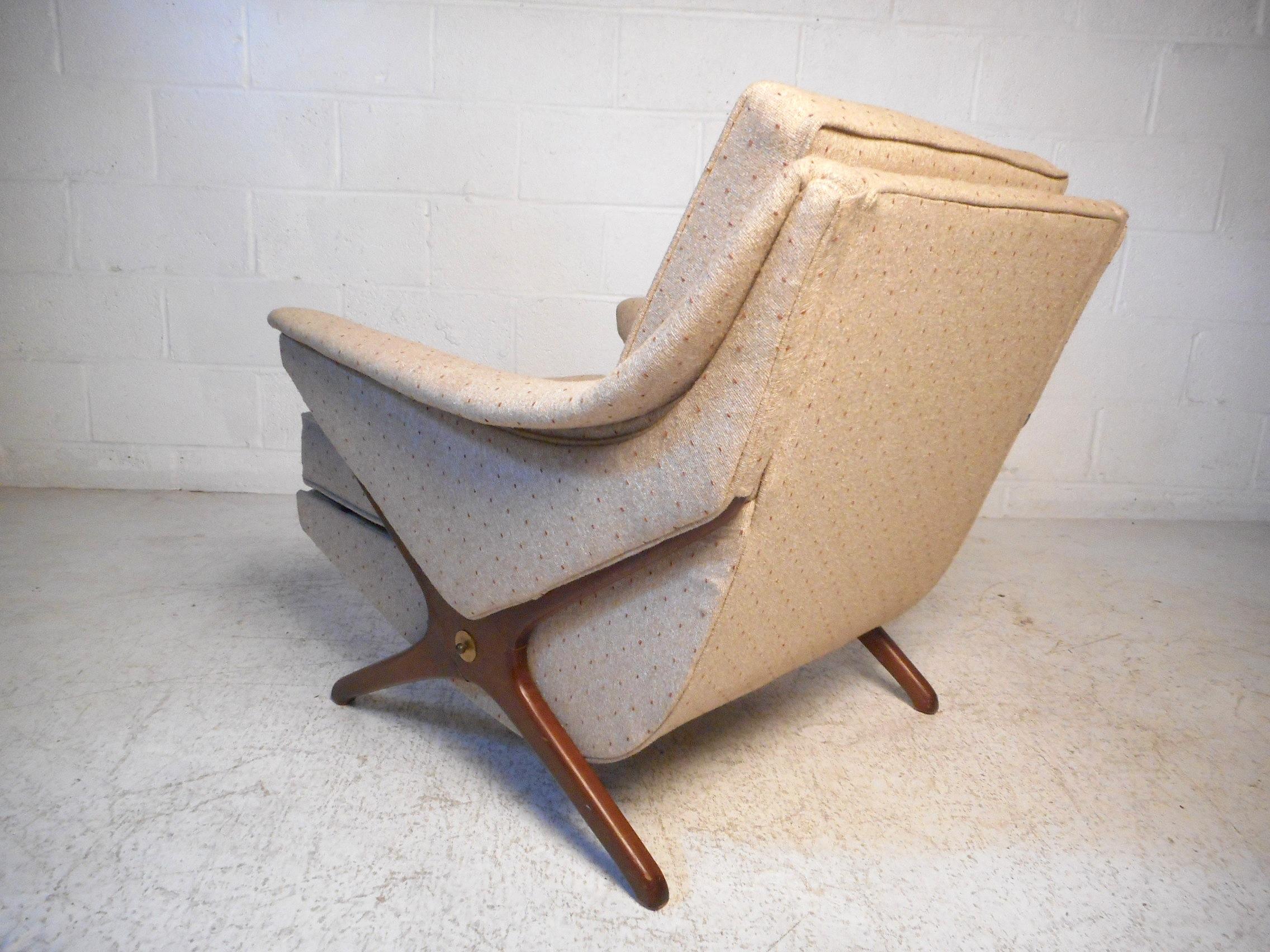 Pair of Midcentury Lounge Chairs In Good Condition In Brooklyn, NY