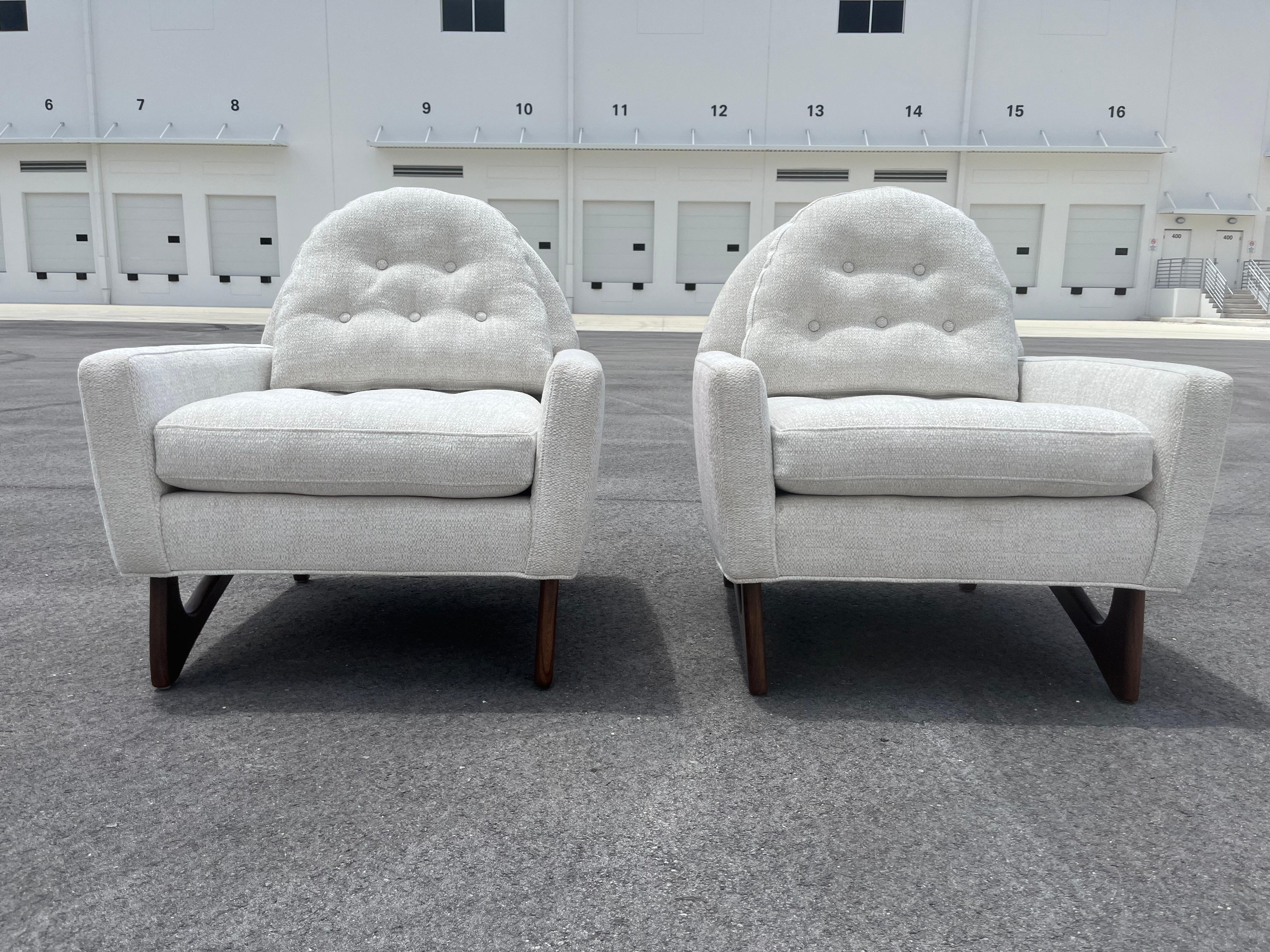 Pair of Mid Century Lounge Chairs Attributed to Adrian Pearsall, Fabric, Walnut For Sale 2